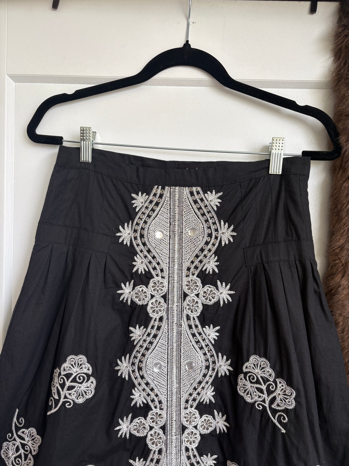 BLACK EMBELLISHED SKIRT - XS