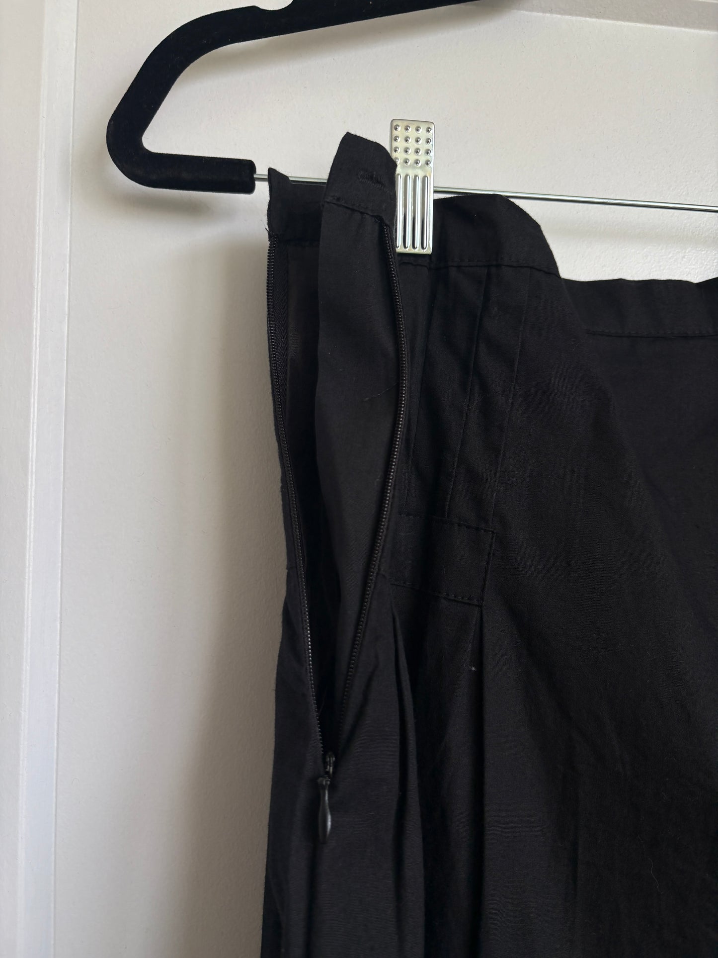 BLACK EMBELLISHED SKIRT - XS