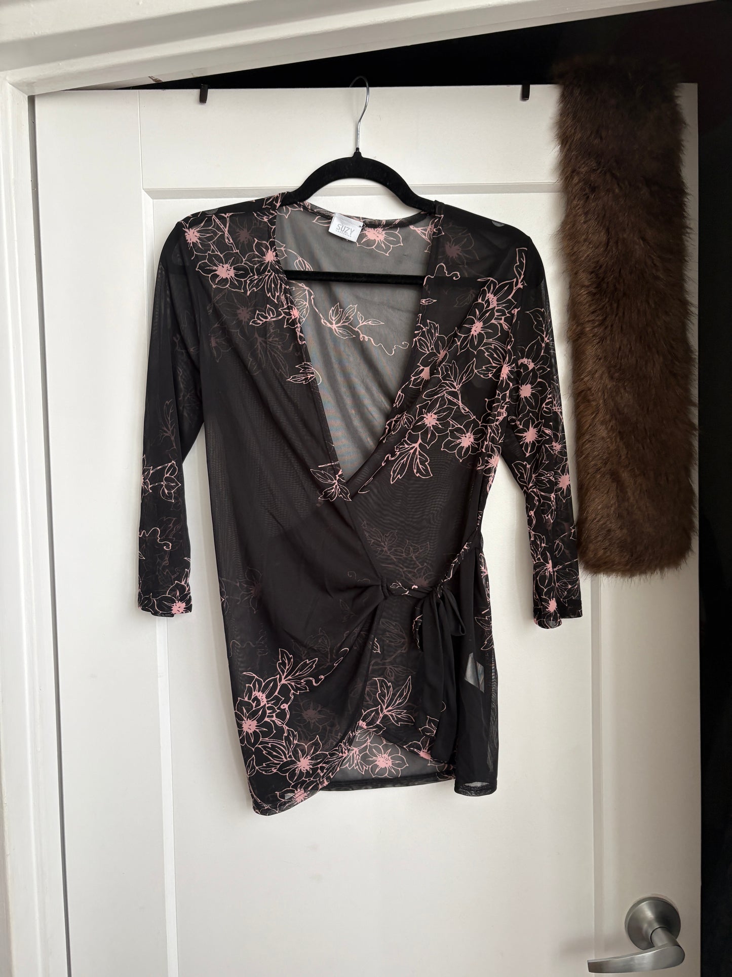BLACK & FLORAL MESH TOP