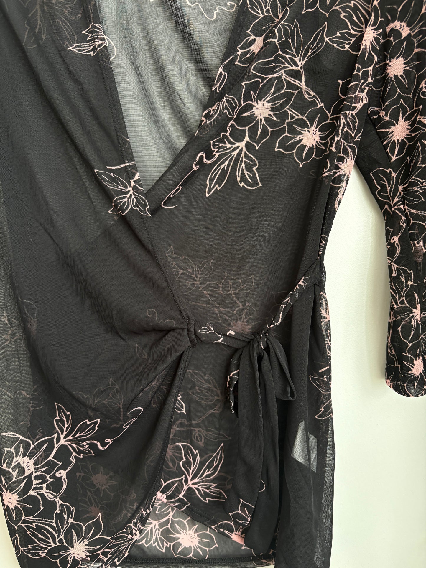 BLACK & FLORAL MESH TOP