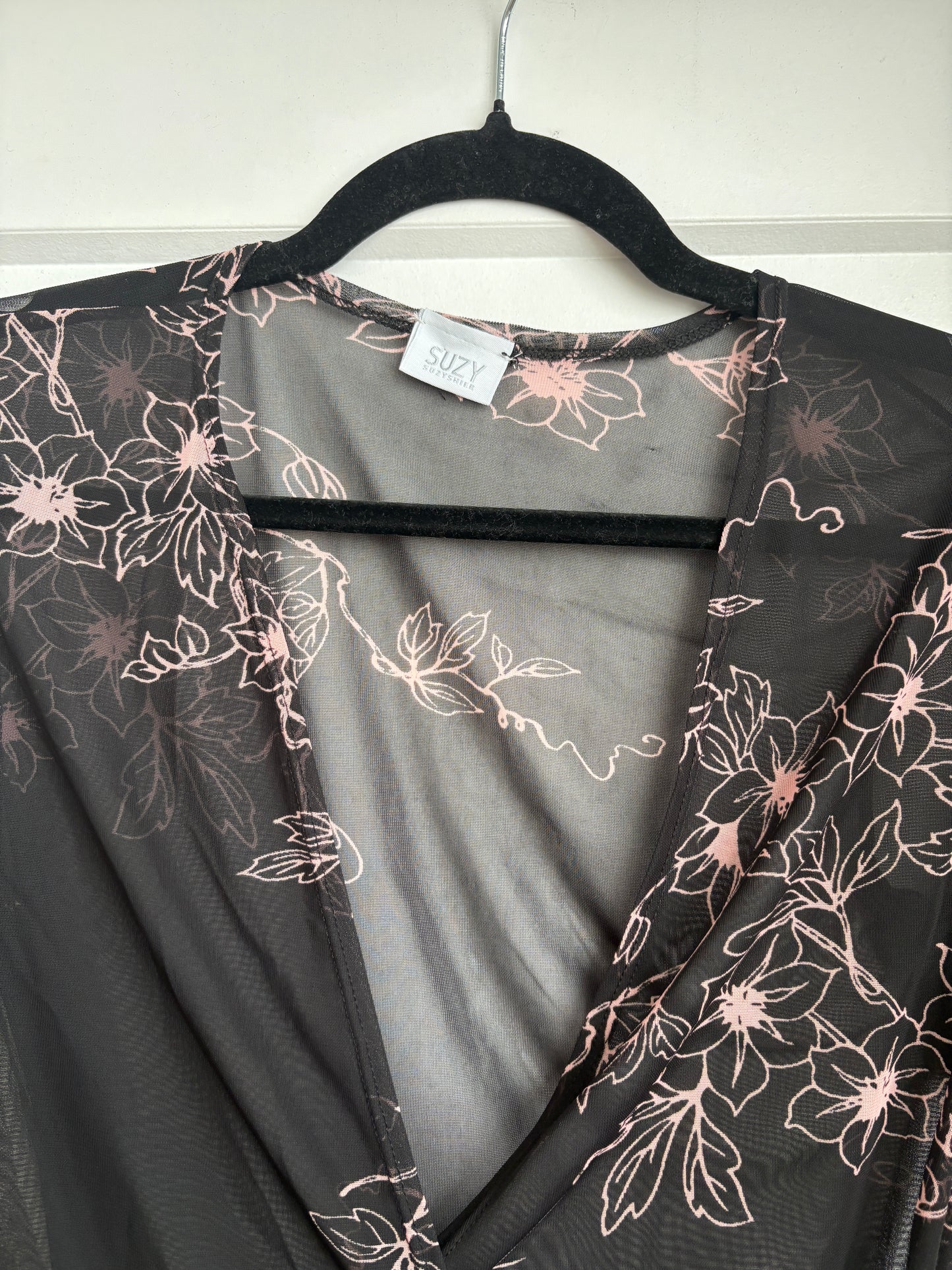 BLACK & FLORAL MESH TOP