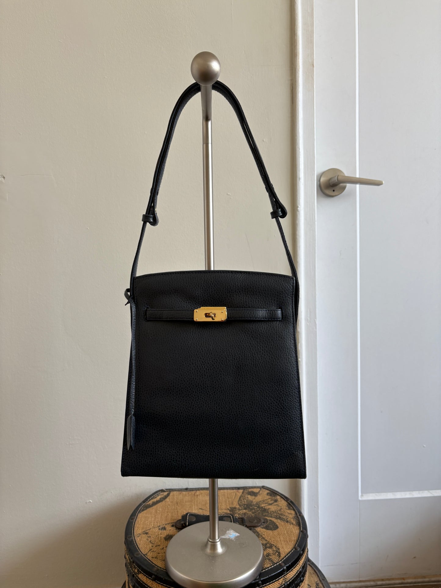 BLUE LEATHER VINTAGE BAG WITH GOLD HARDWARE