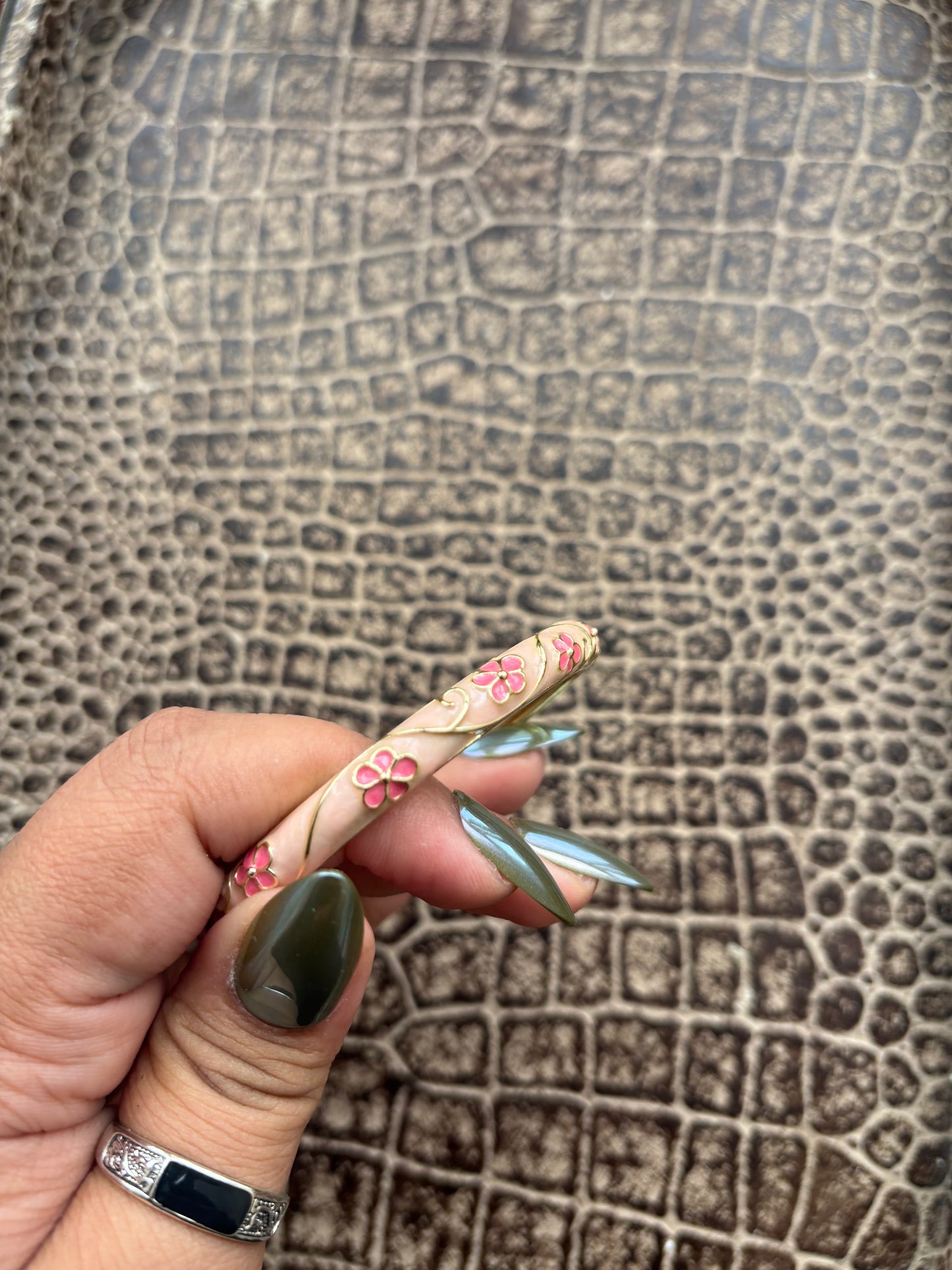 BLUSH PINK FLORAL BANGLE