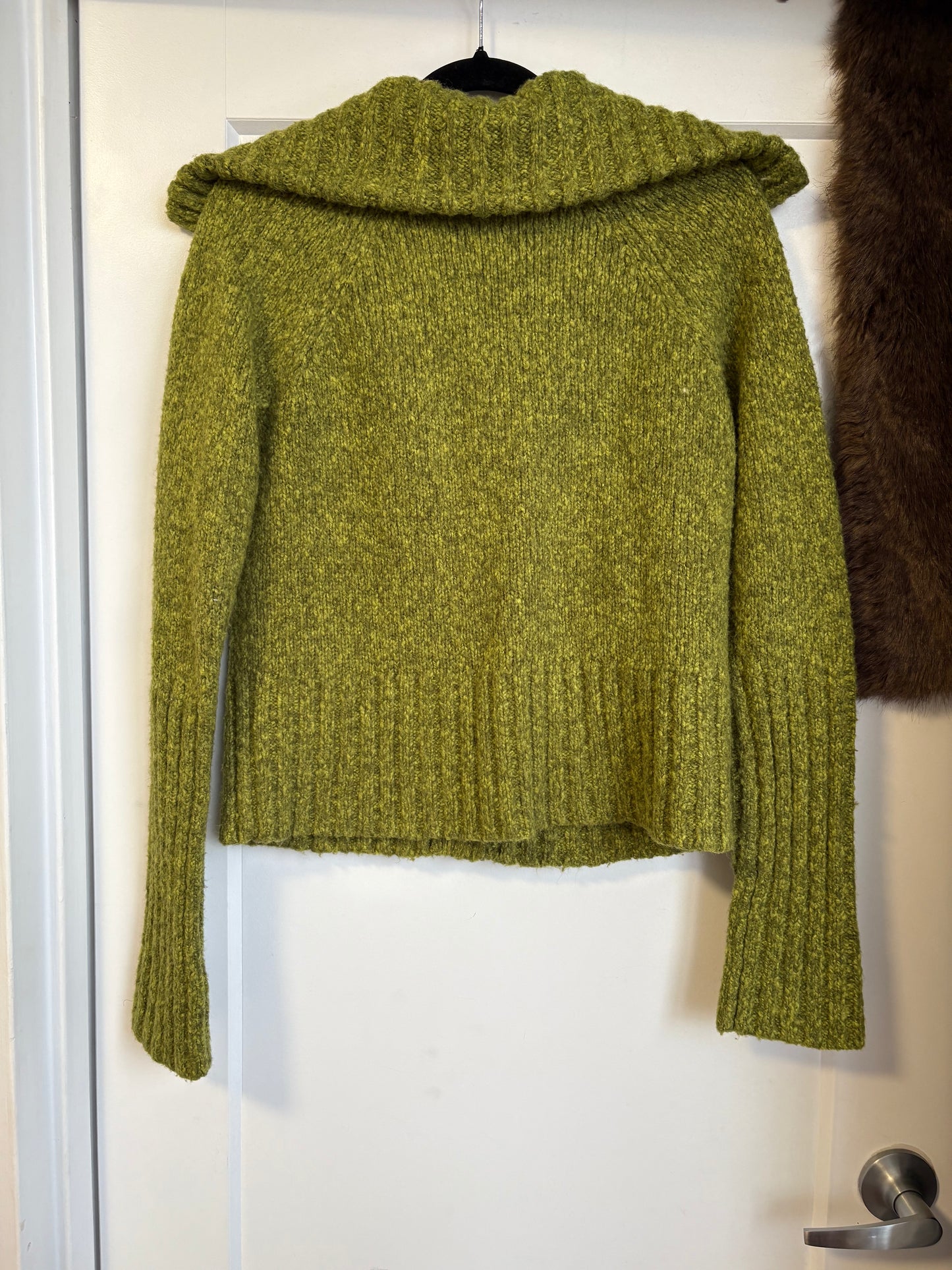 CHARTREUSE JONES NEW YORK SWEATER