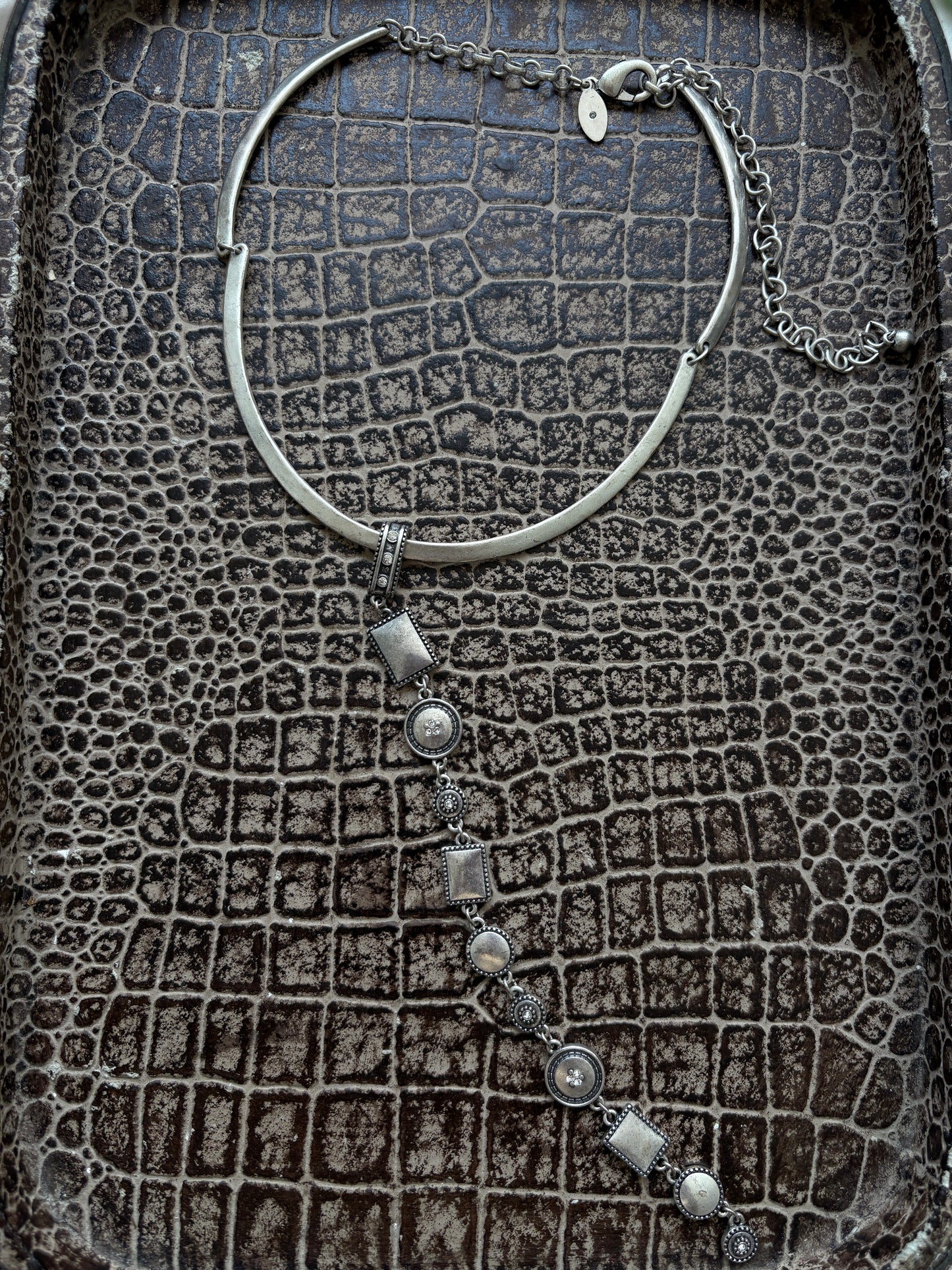 CHICO'S SILVER NECKLACE