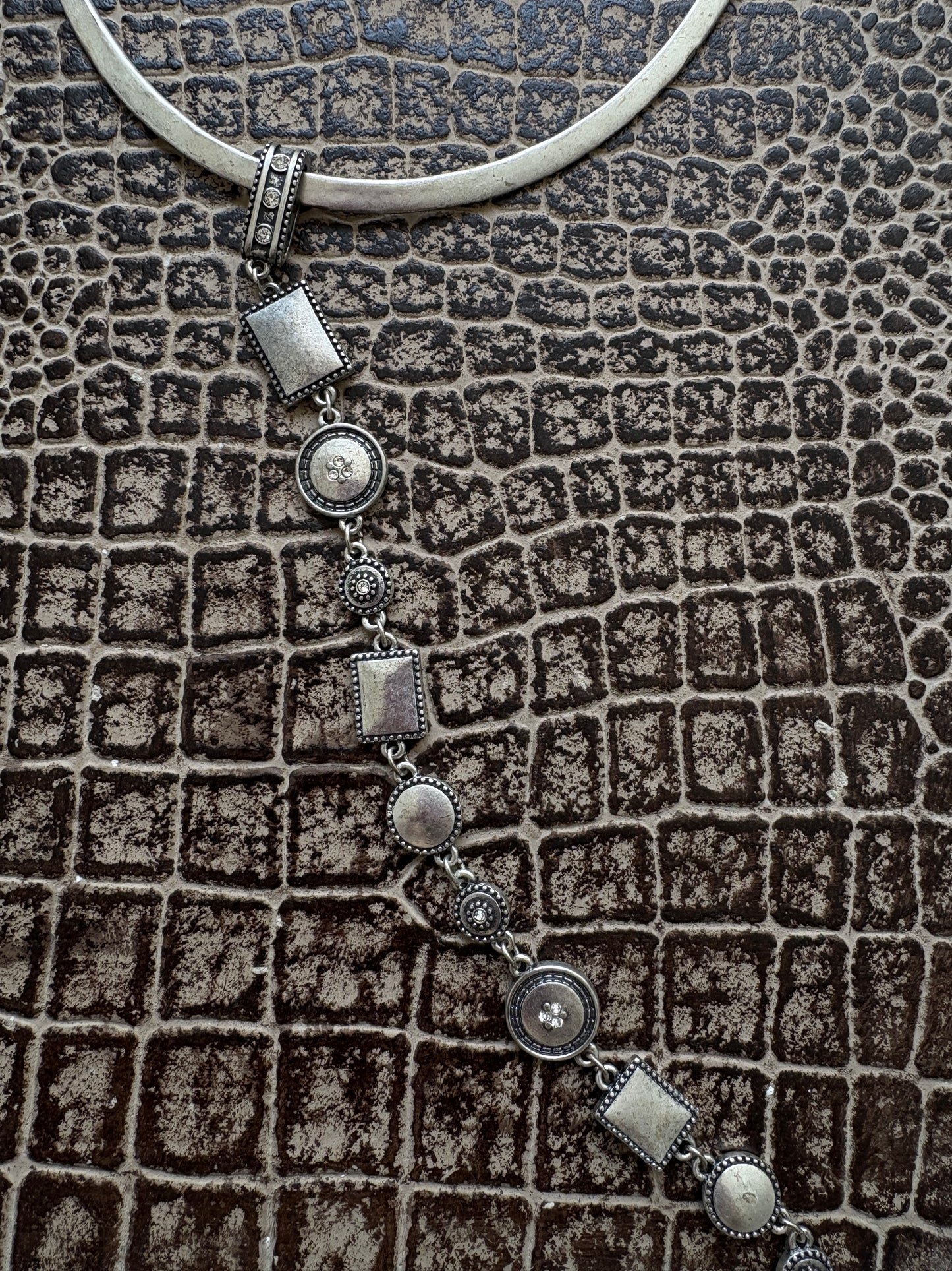 CHICO'S SILVER NECKLACE