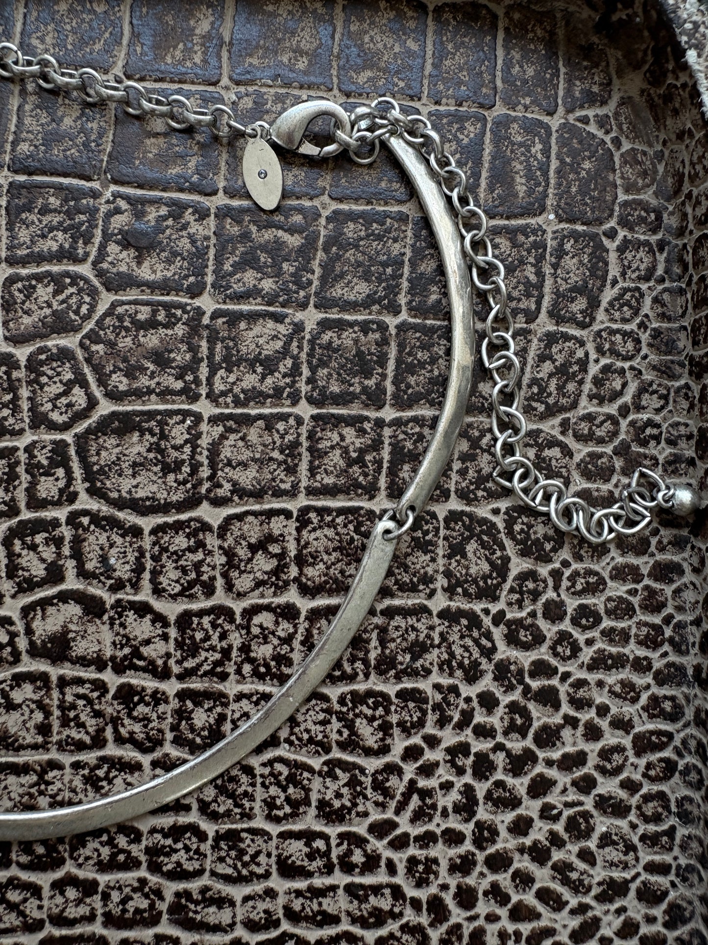 CHICO'S SILVER NECKLACE