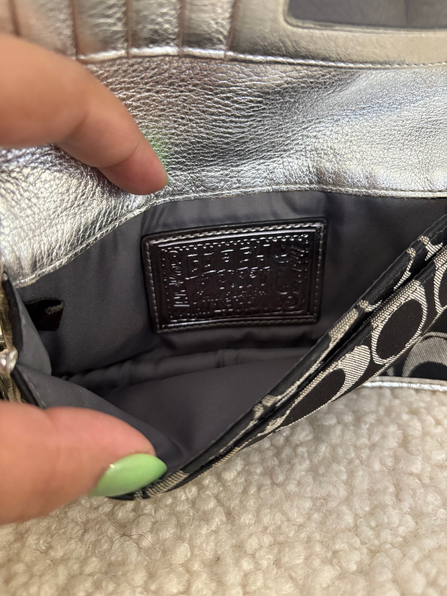 COACH POPPY ZIPPY WRISTLET/WALLET