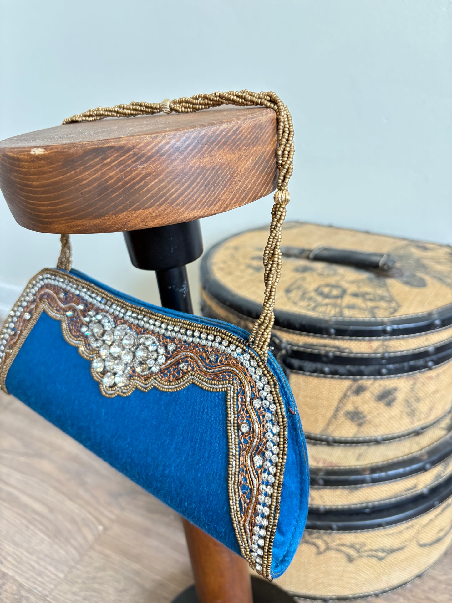 EMBROIDERED CLUTCH BAG
