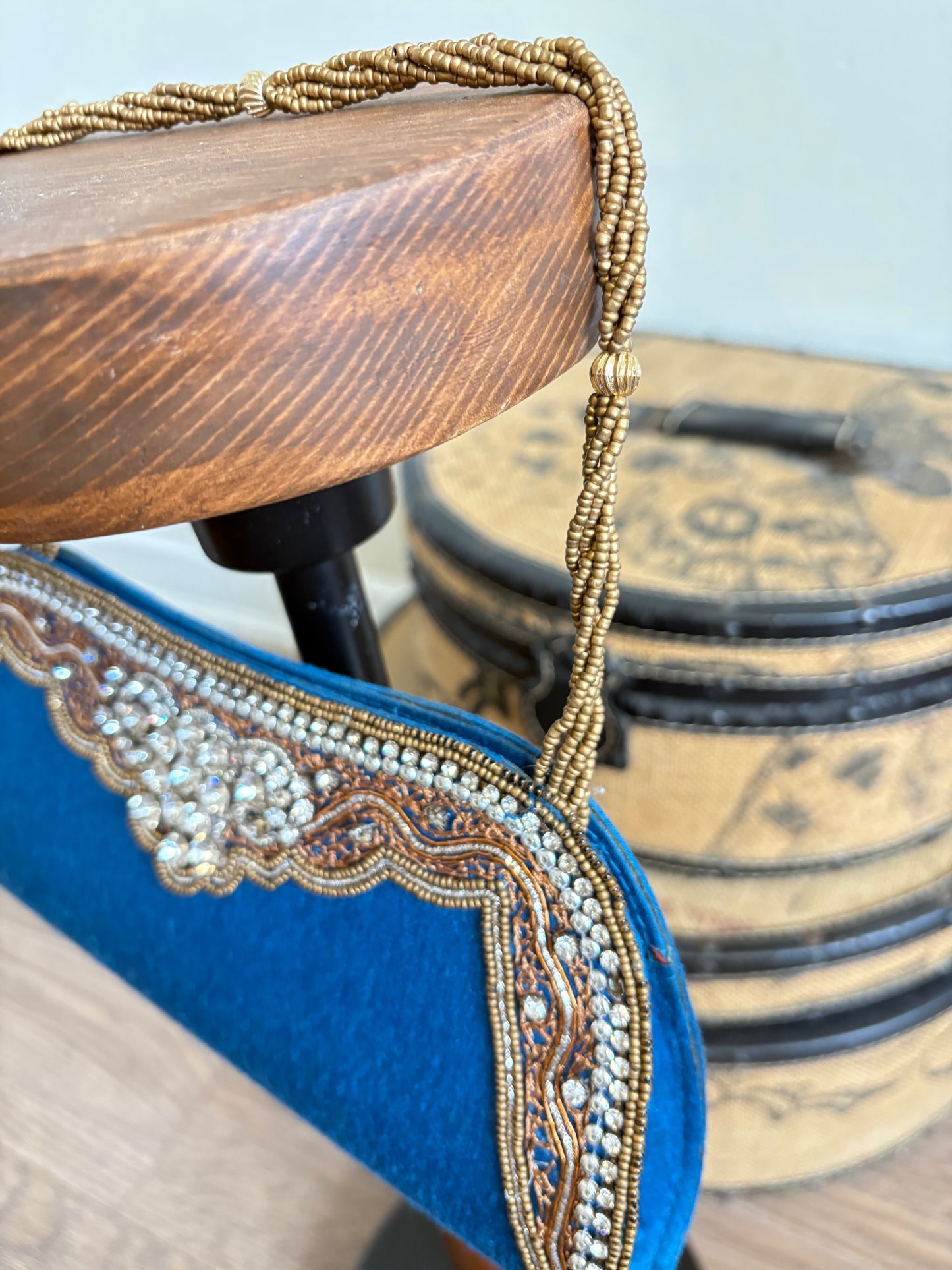 EMBROIDERED CLUTCH BAG