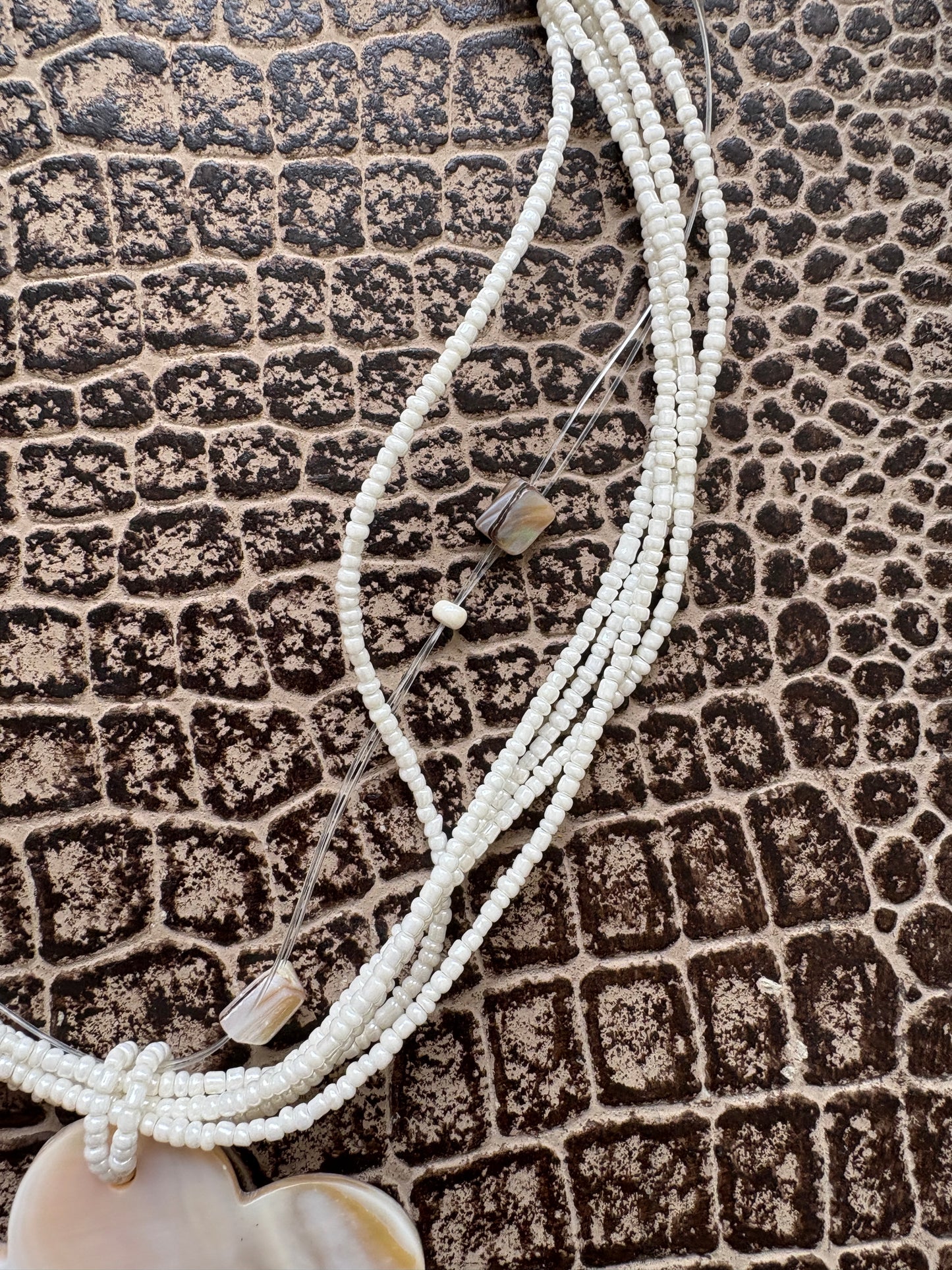 FLOWER PENDANT NECKLACE