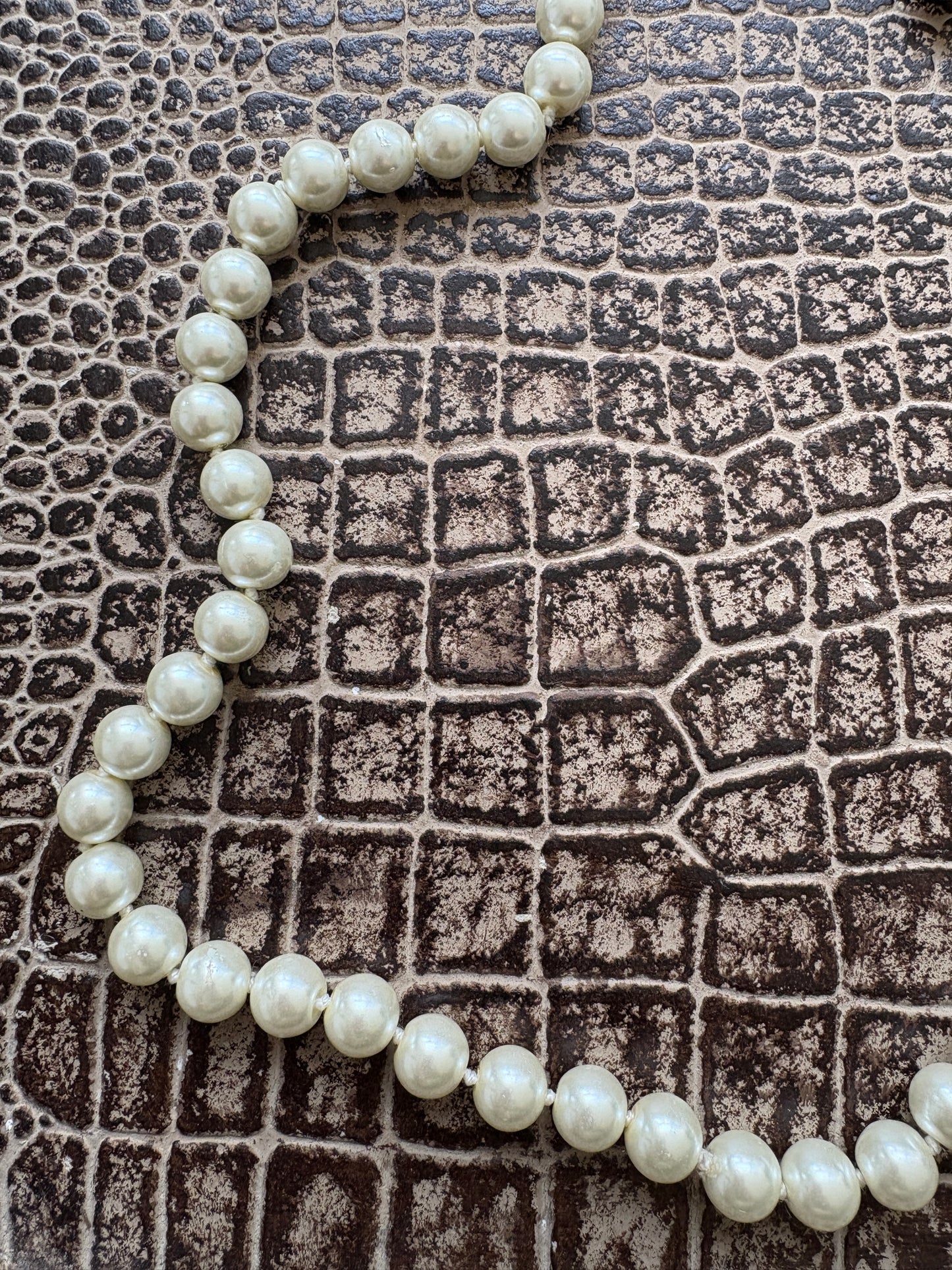 FRESHWATER PEARL NECKLACE