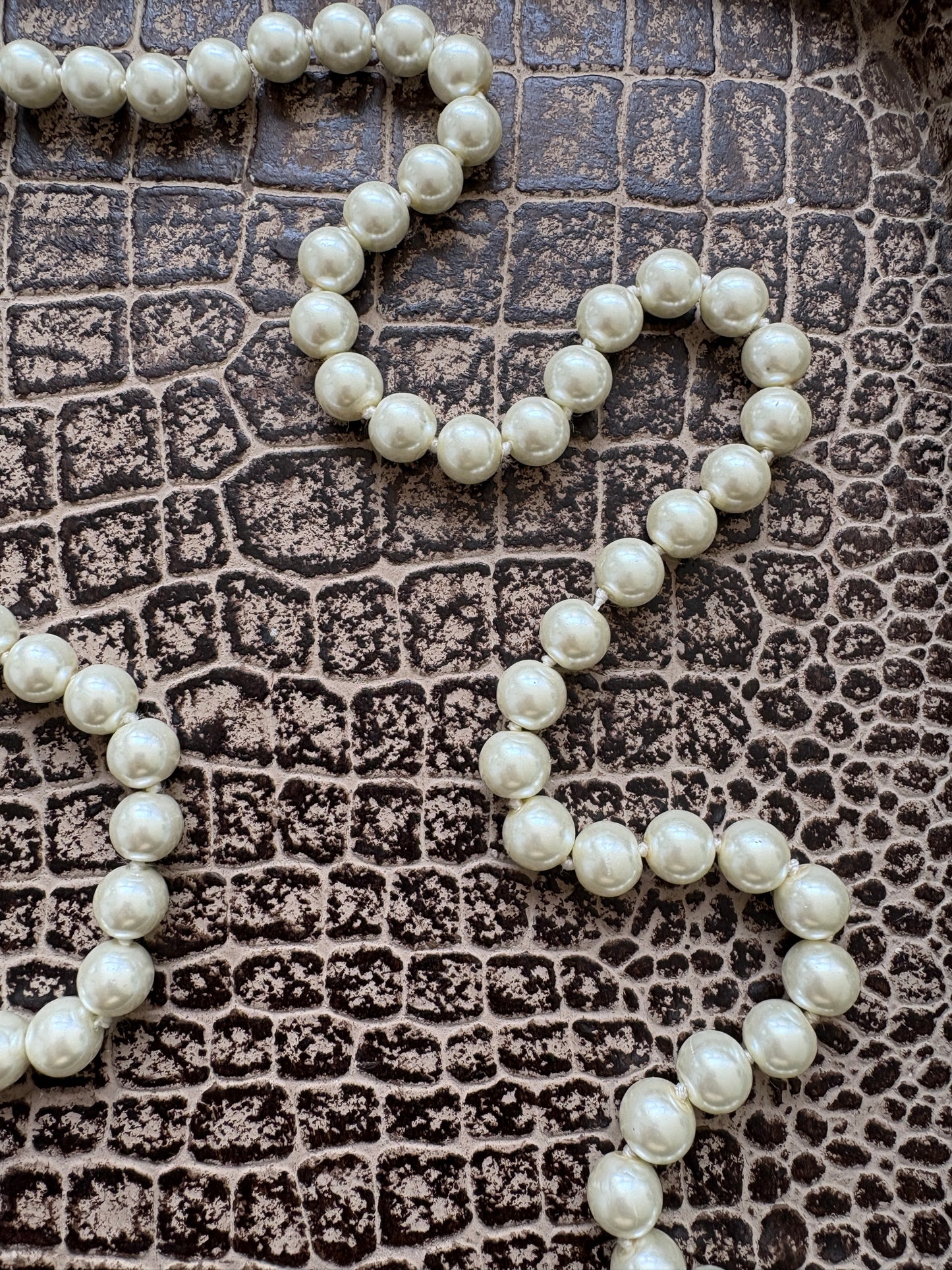 FRESHWATER PEARL NECKLACE