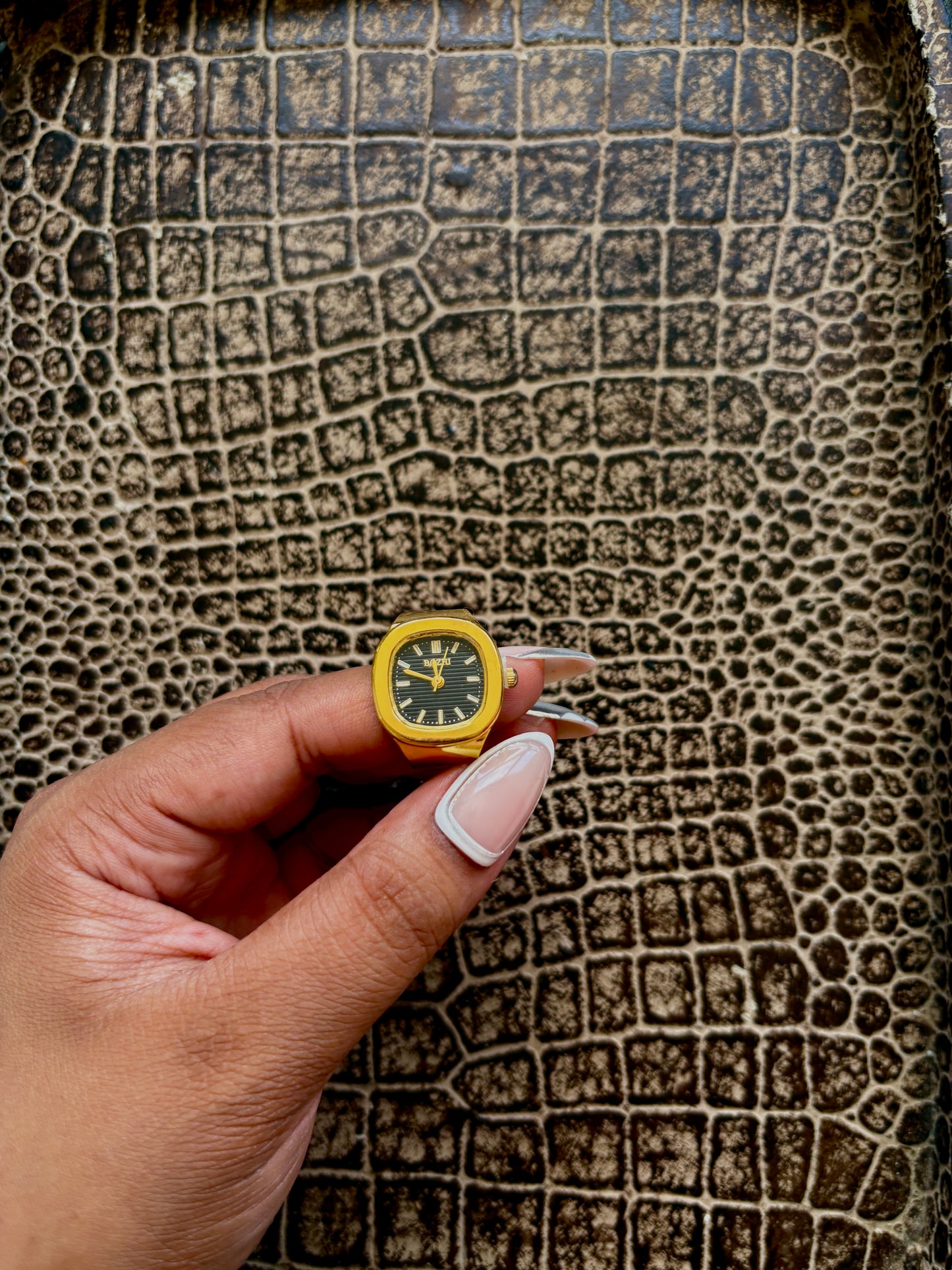 GOLD WATCH RING