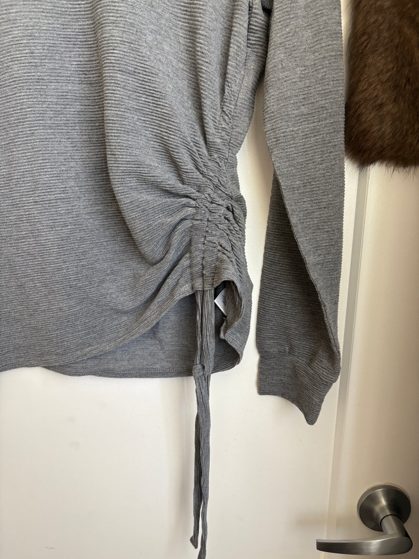 GREY LIGHT SWEATER