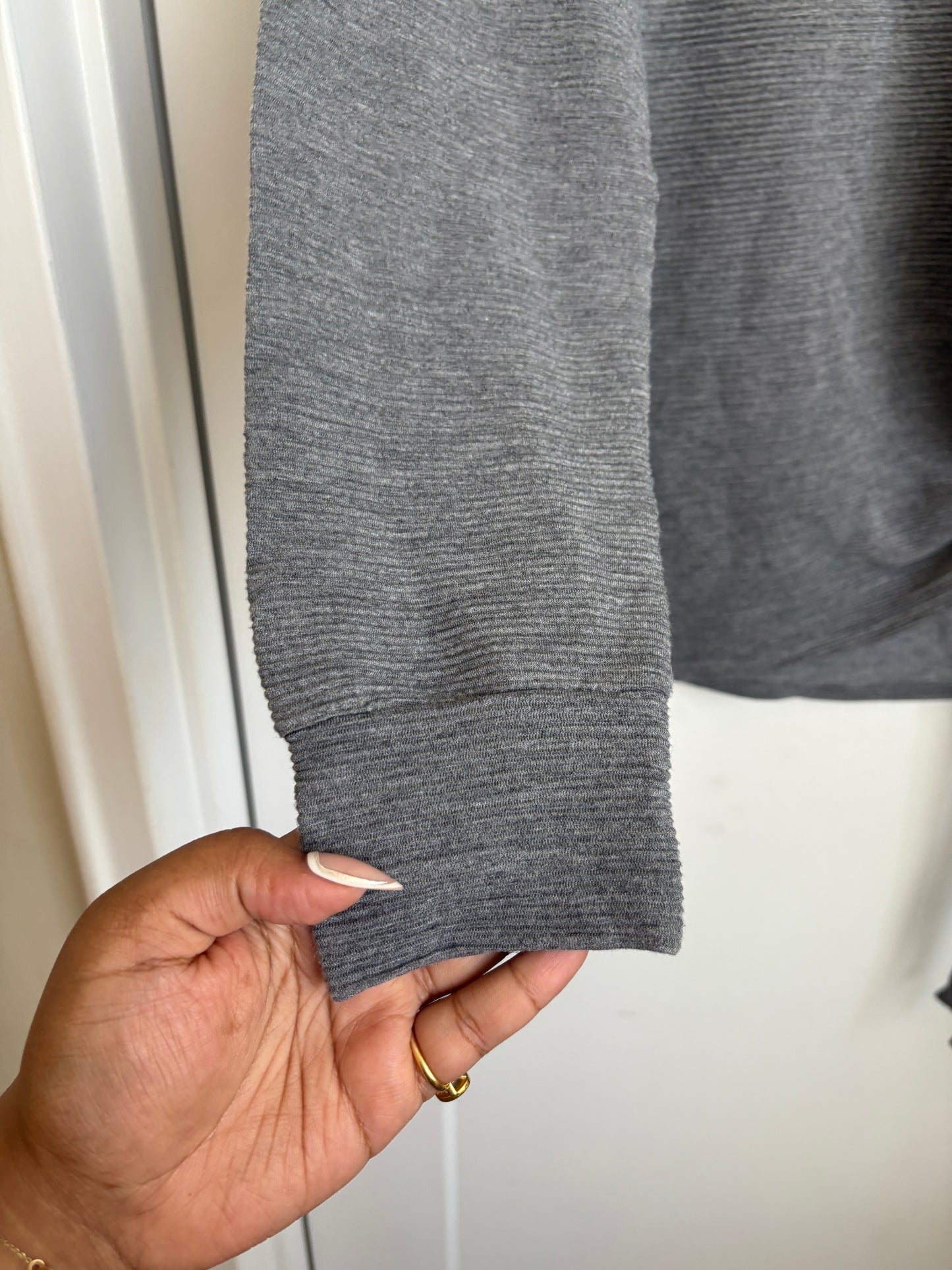 GREY LIGHT SWEATER