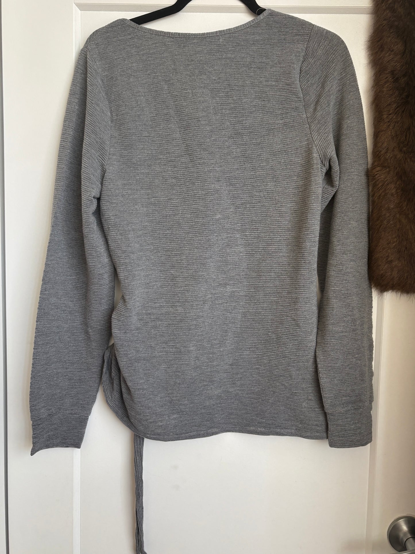 GREY LIGHT SWEATER
