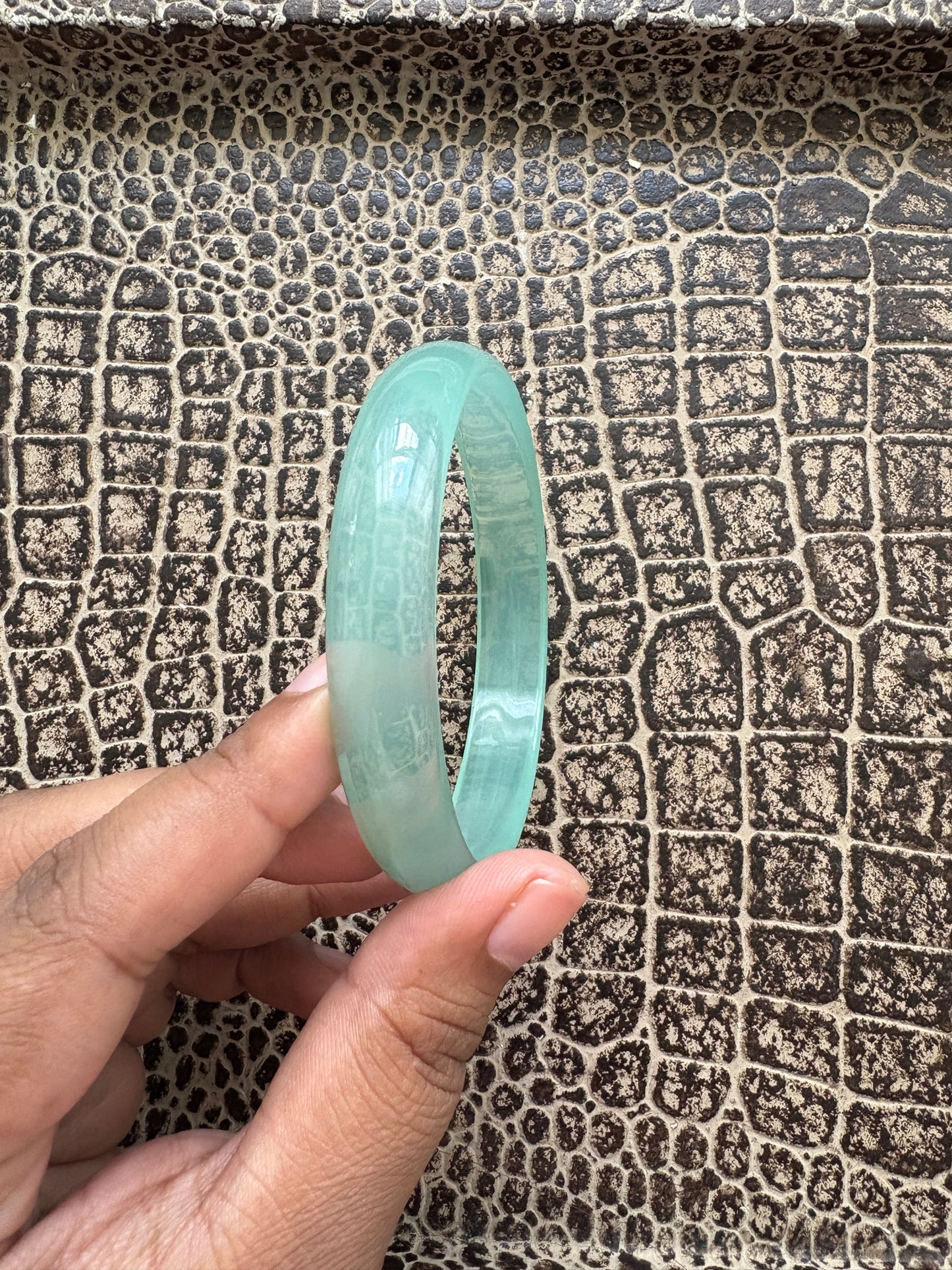 PLASTIC VINTAGE BANGLE