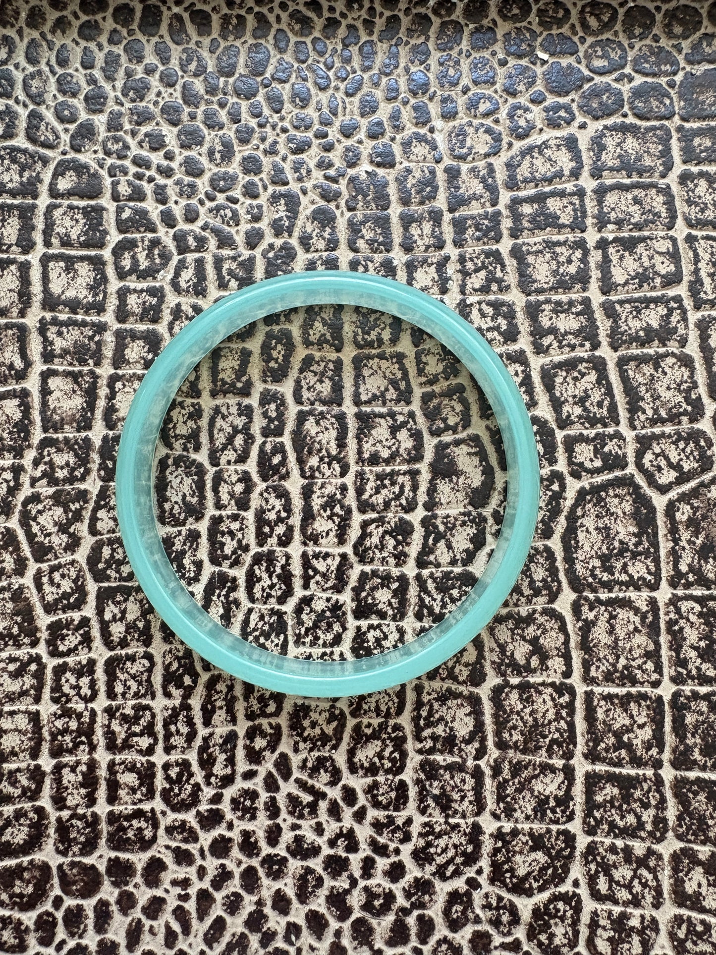PLASTIC VINTAGE BANGLE