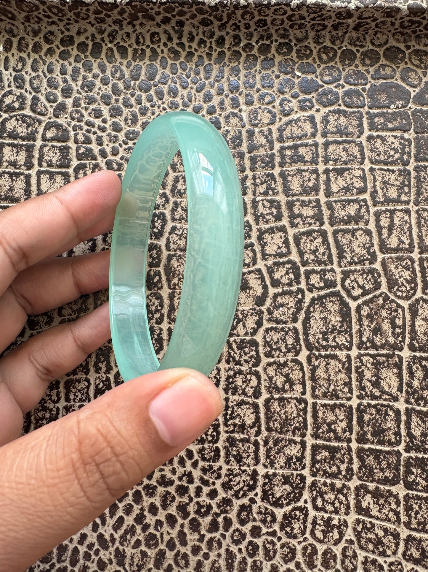 PLASTIC VINTAGE BANGLE