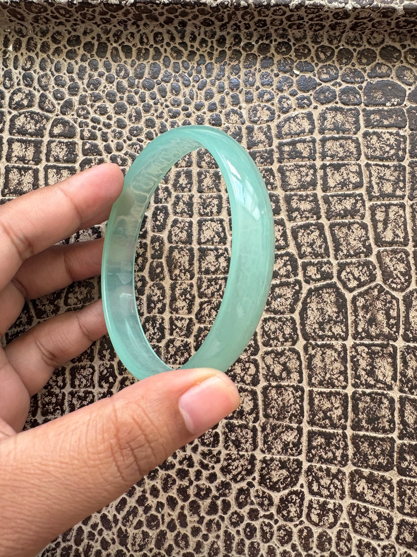 PLASTIC VINTAGE BANGLE