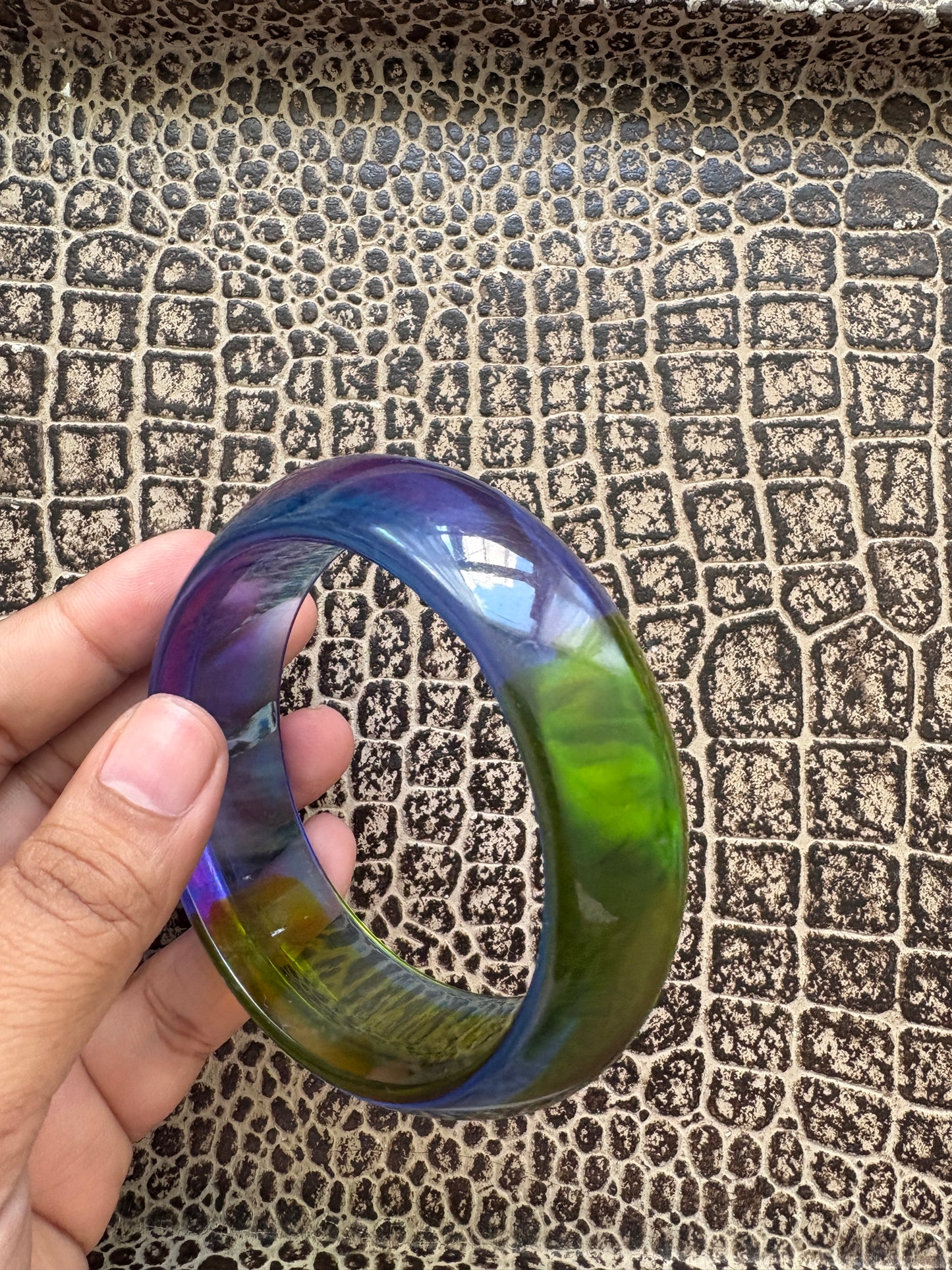 VINTAGE PLASTIC BANGLE