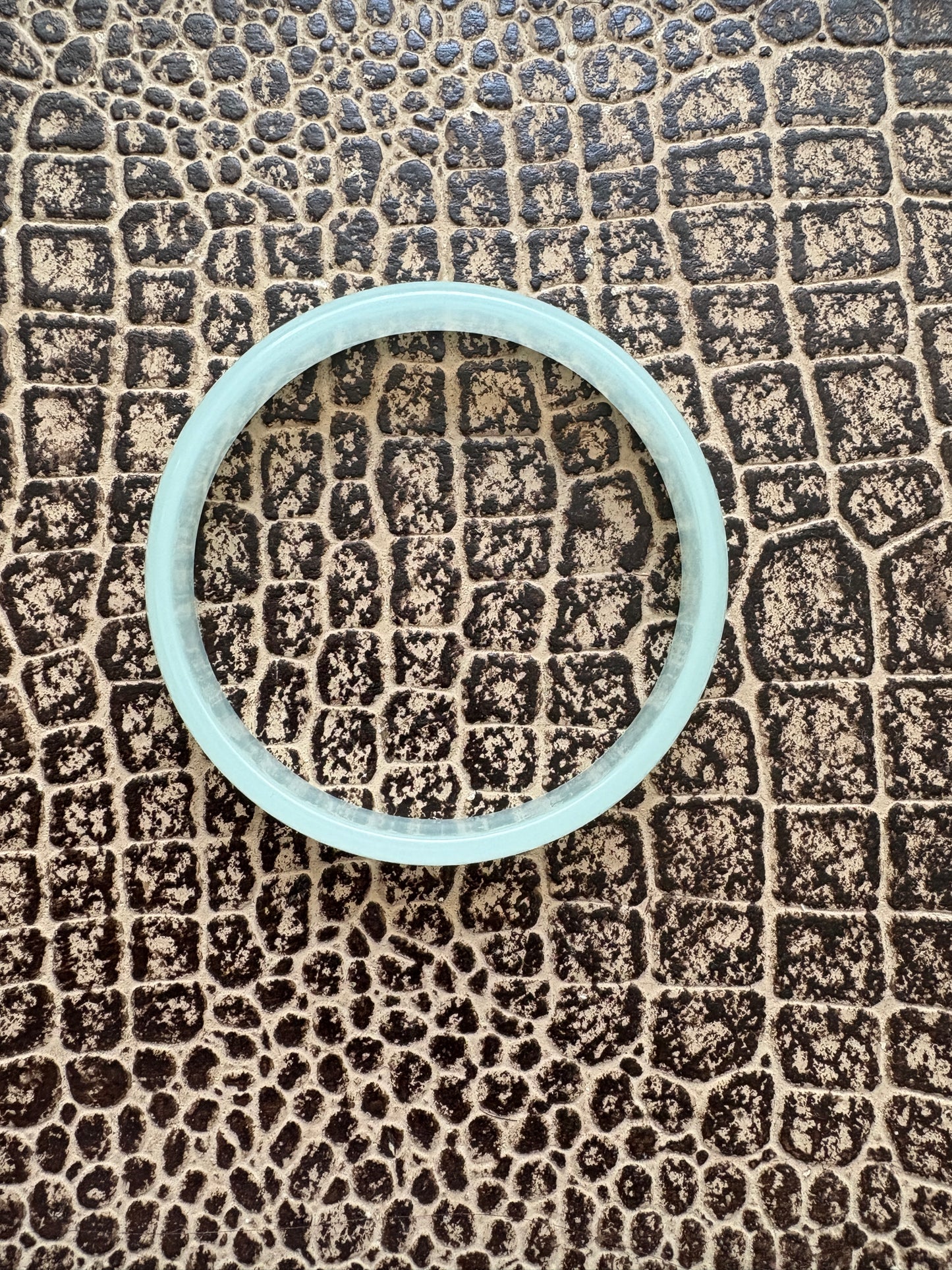 PLASTIC VINTAGE BANGLE