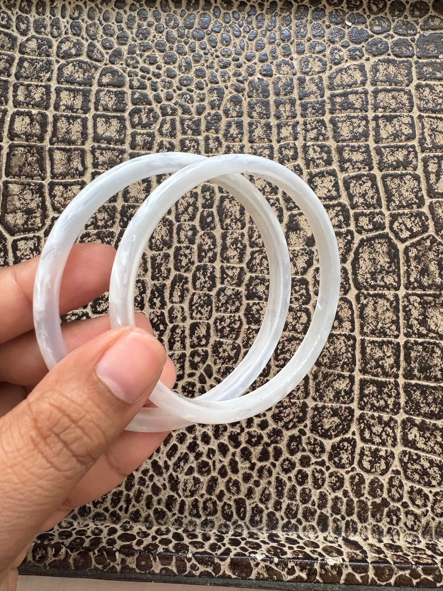 WHITE BANGLE SET