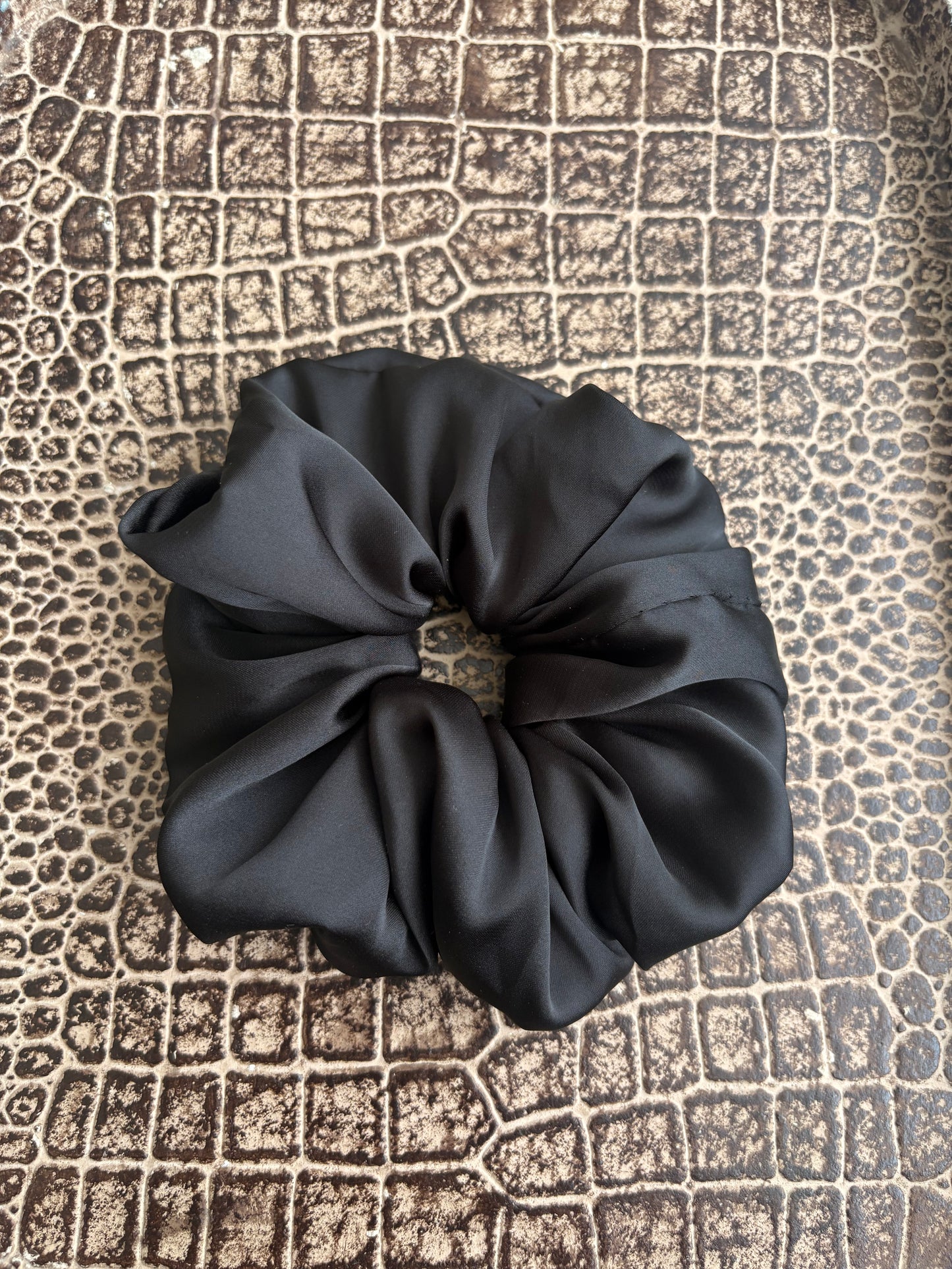 BLACK SATIN SCRUNCHIE