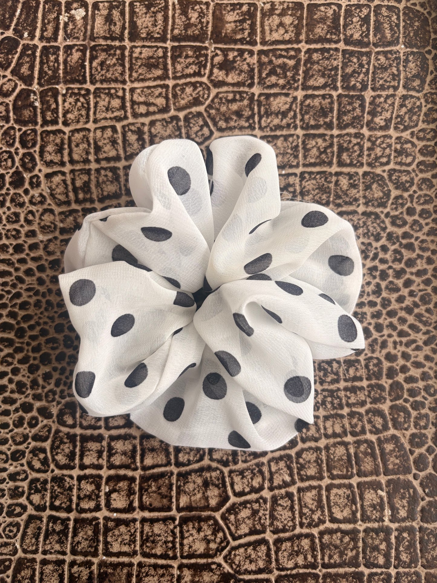 POLKA DOT SCRUNCHIE