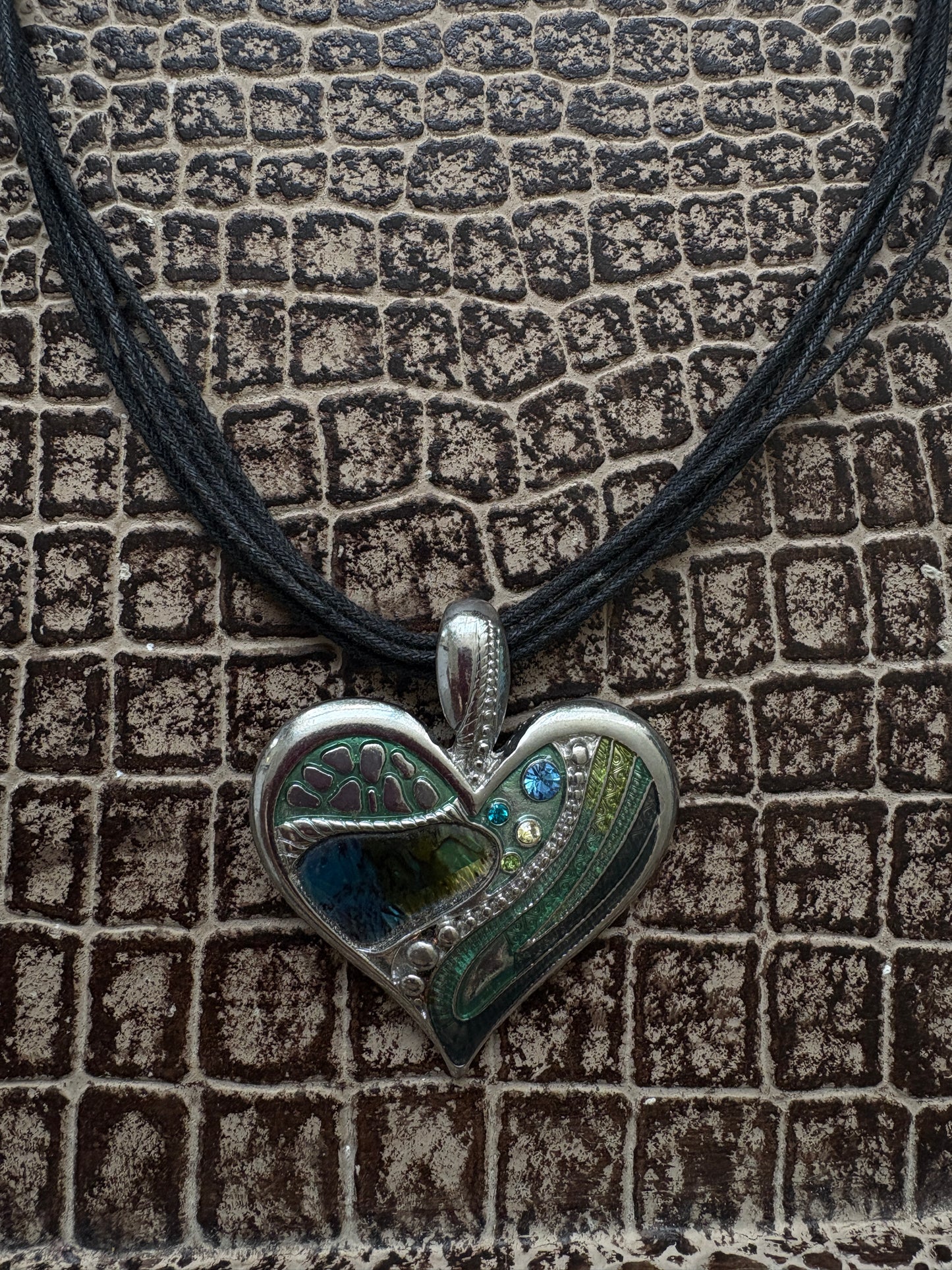 LARGE HEART PENDANT NECKLACE