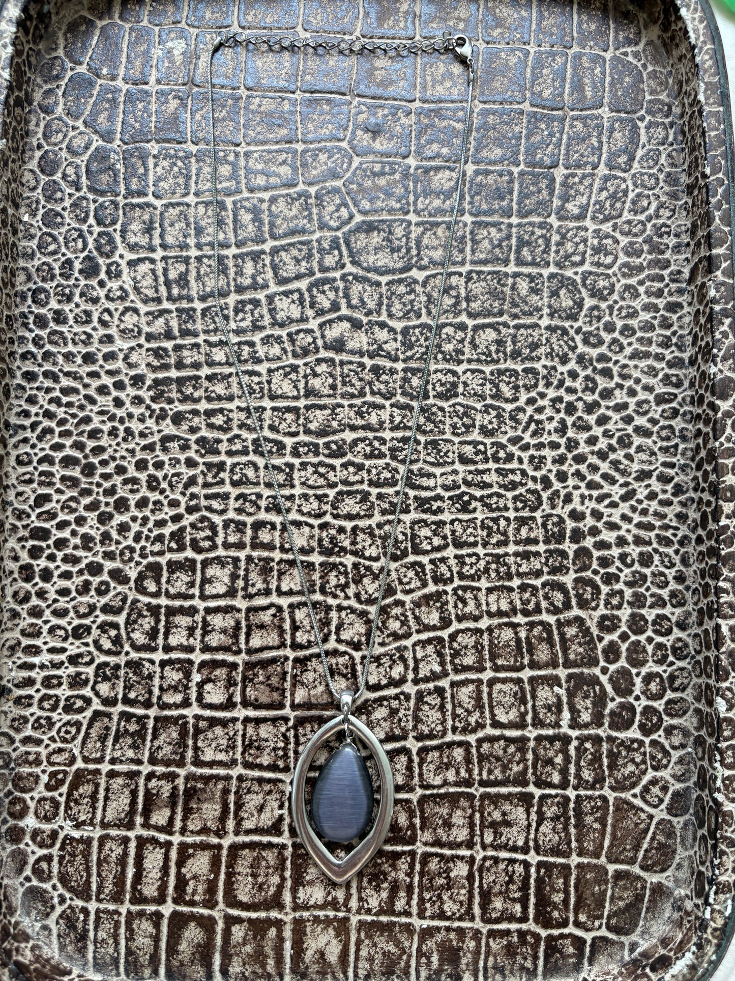 LARGE PENDANT NECKLACE