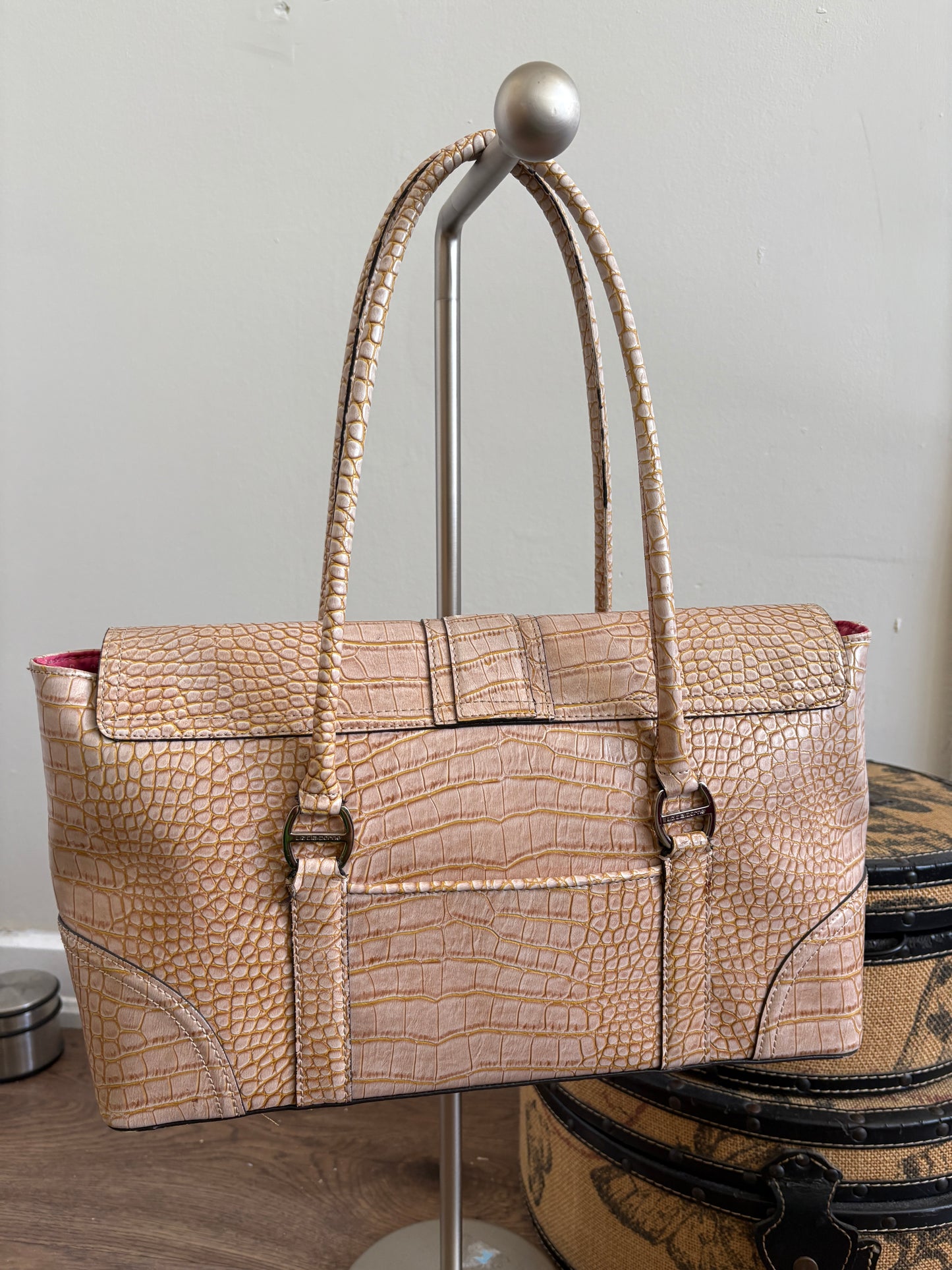 LIZ CLAIBOURNE CROC SHOULDER BAG