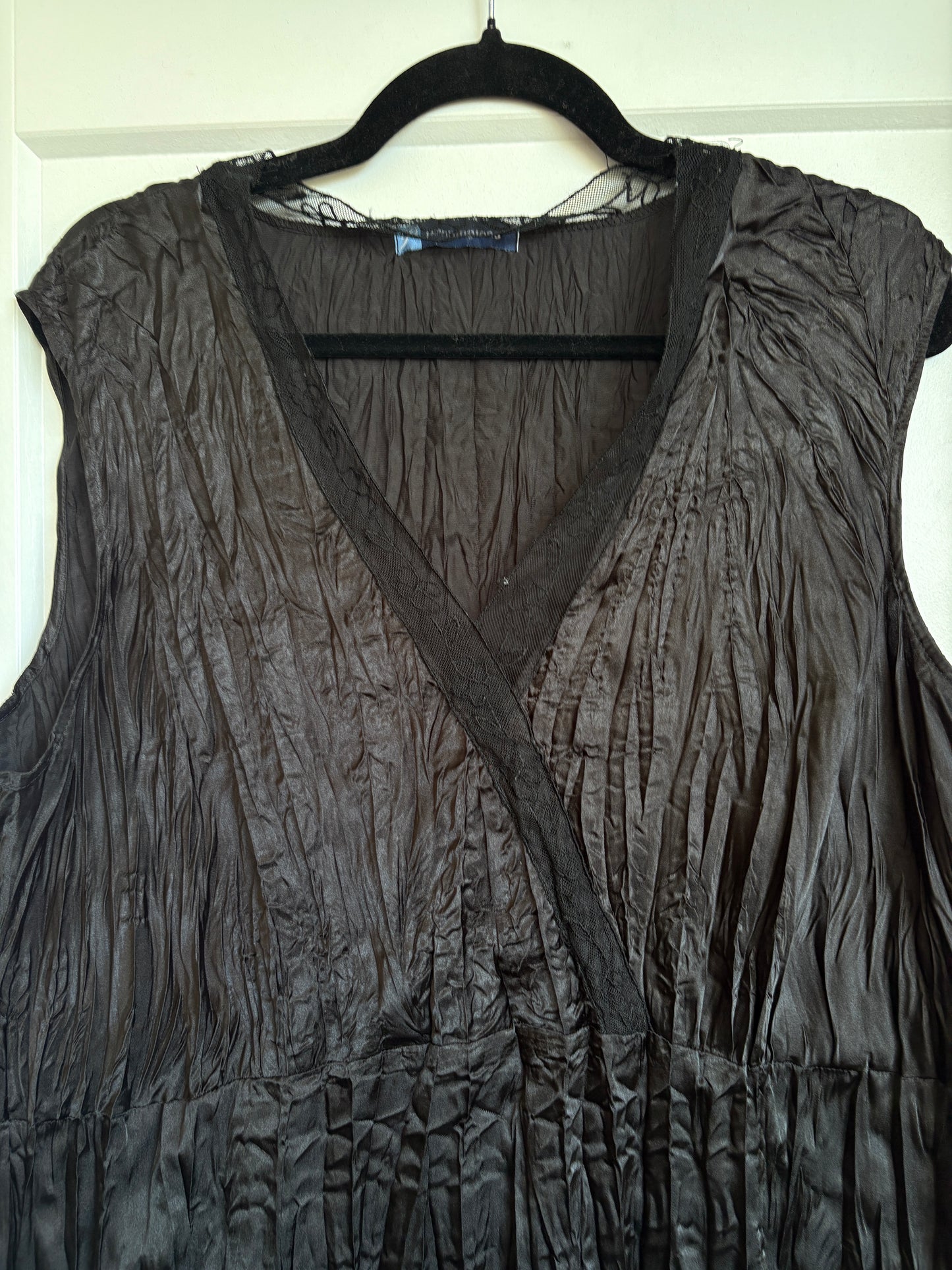 SILK BLACK SUMMER TOP WITH LACE