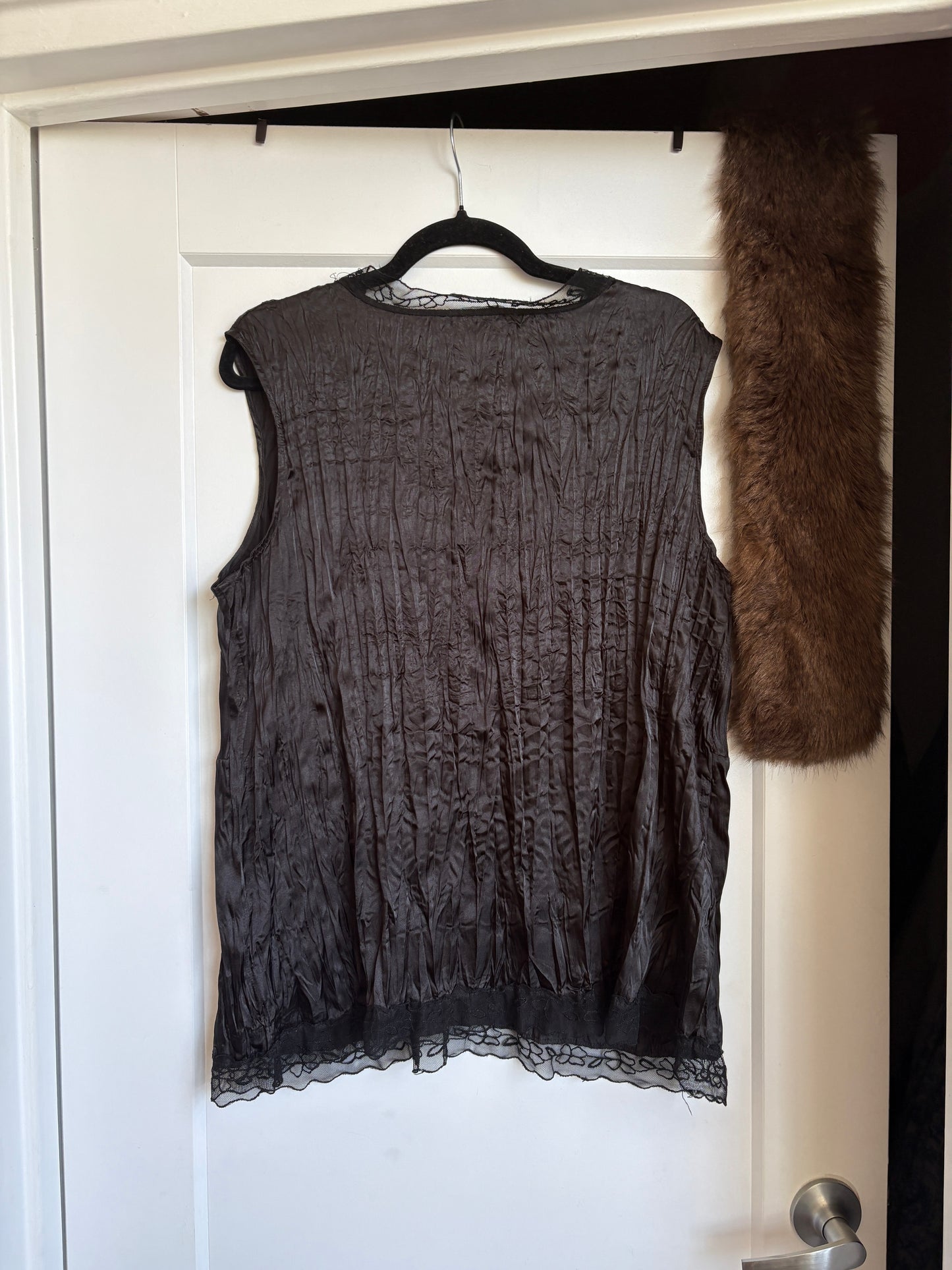 SILK BLACK SUMMER TOP WITH LACE