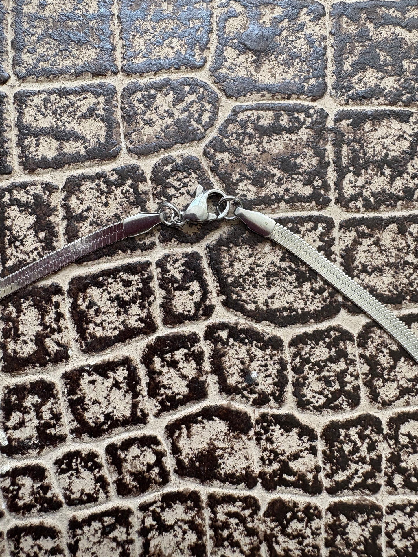 SILVER NECKLACE