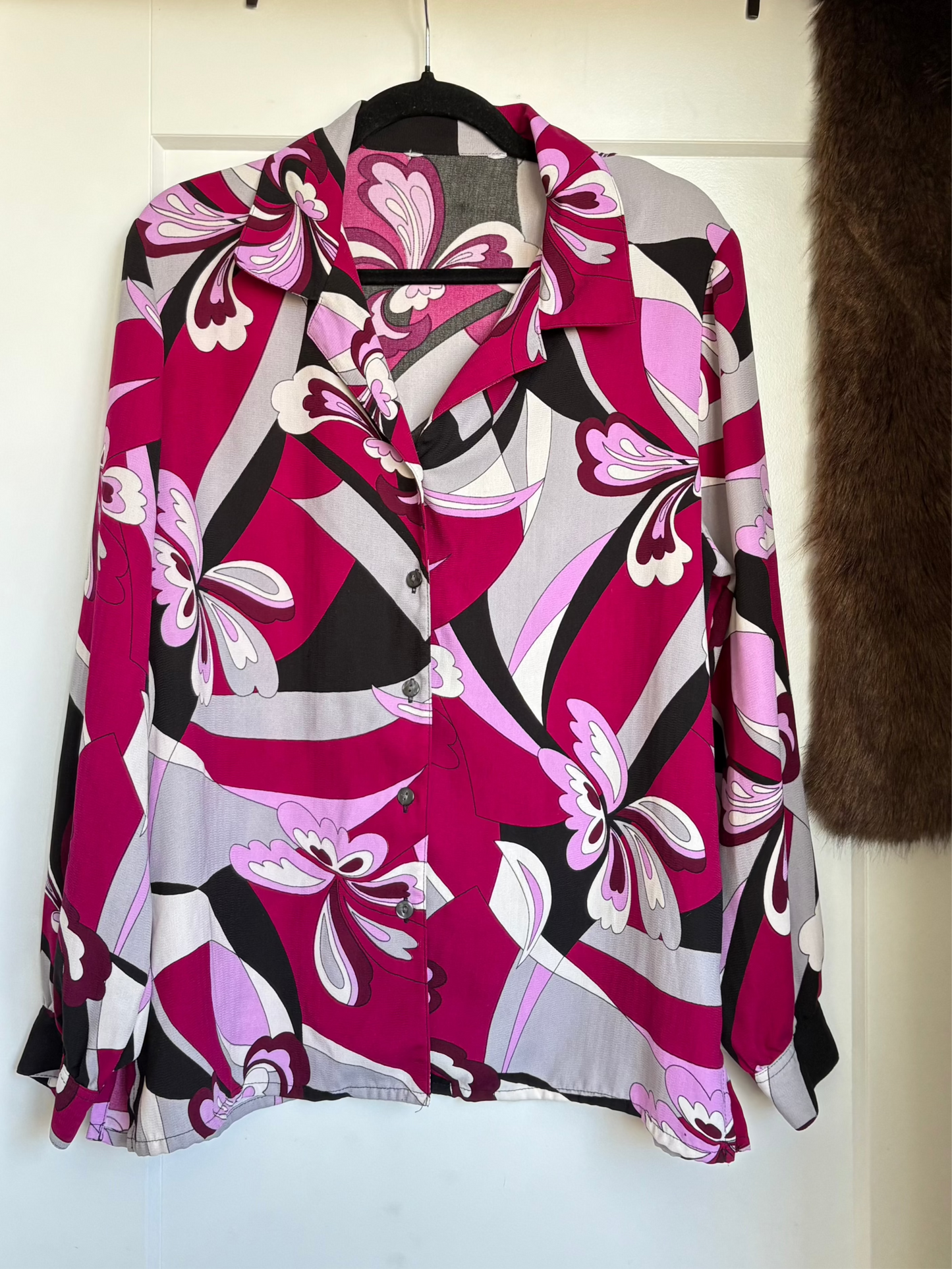 VINTAGE ABSTRACT PATTERN BUTTON DOWN