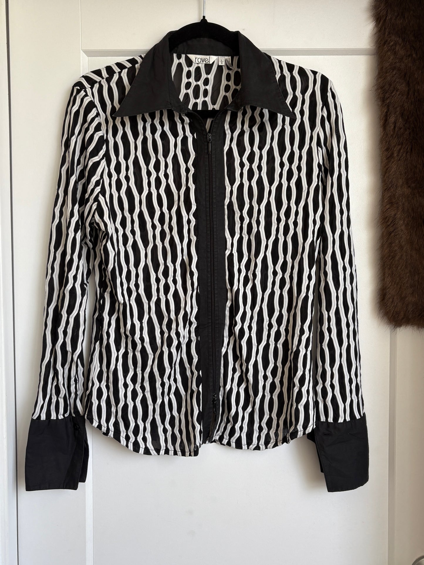 VINTAGE BLACK AND WHITE ZIP UP TOP