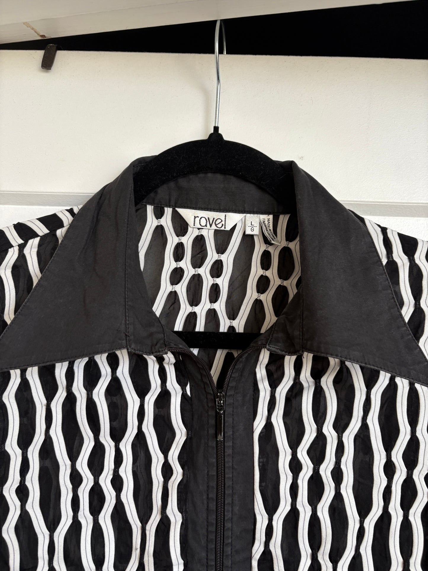 VINTAGE BLACK AND WHITE ZIP UP TOP
