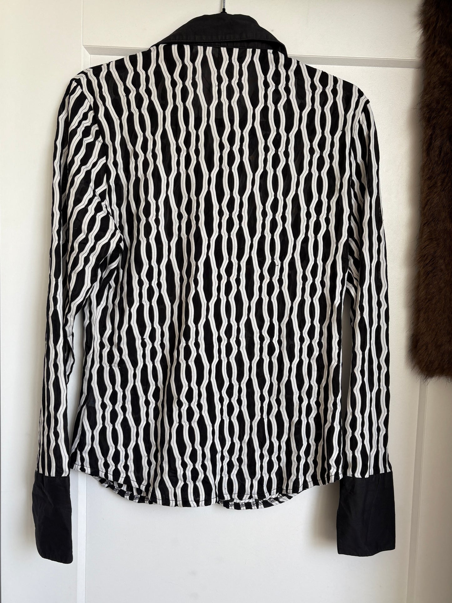 VINTAGE BLACK AND WHITE ZIP UP TOP