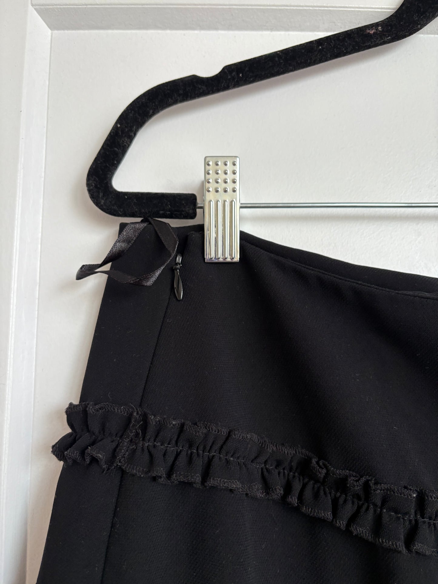 VINTAGE BLACK RUFFLE MINI SKIRT