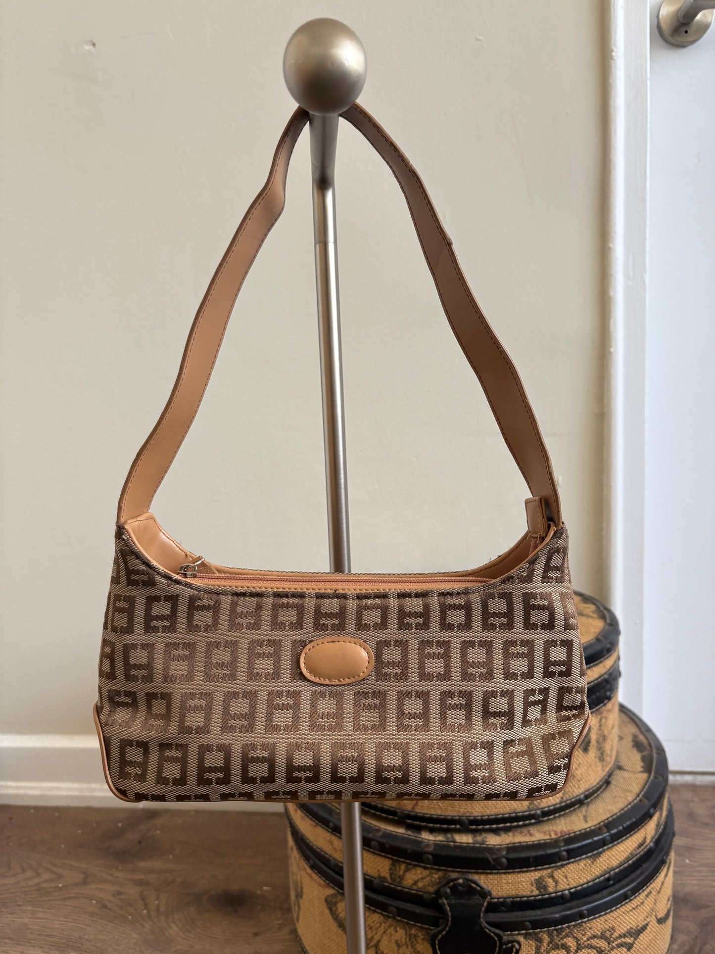 VINTAGE CHATEAU SHOULDER BAG