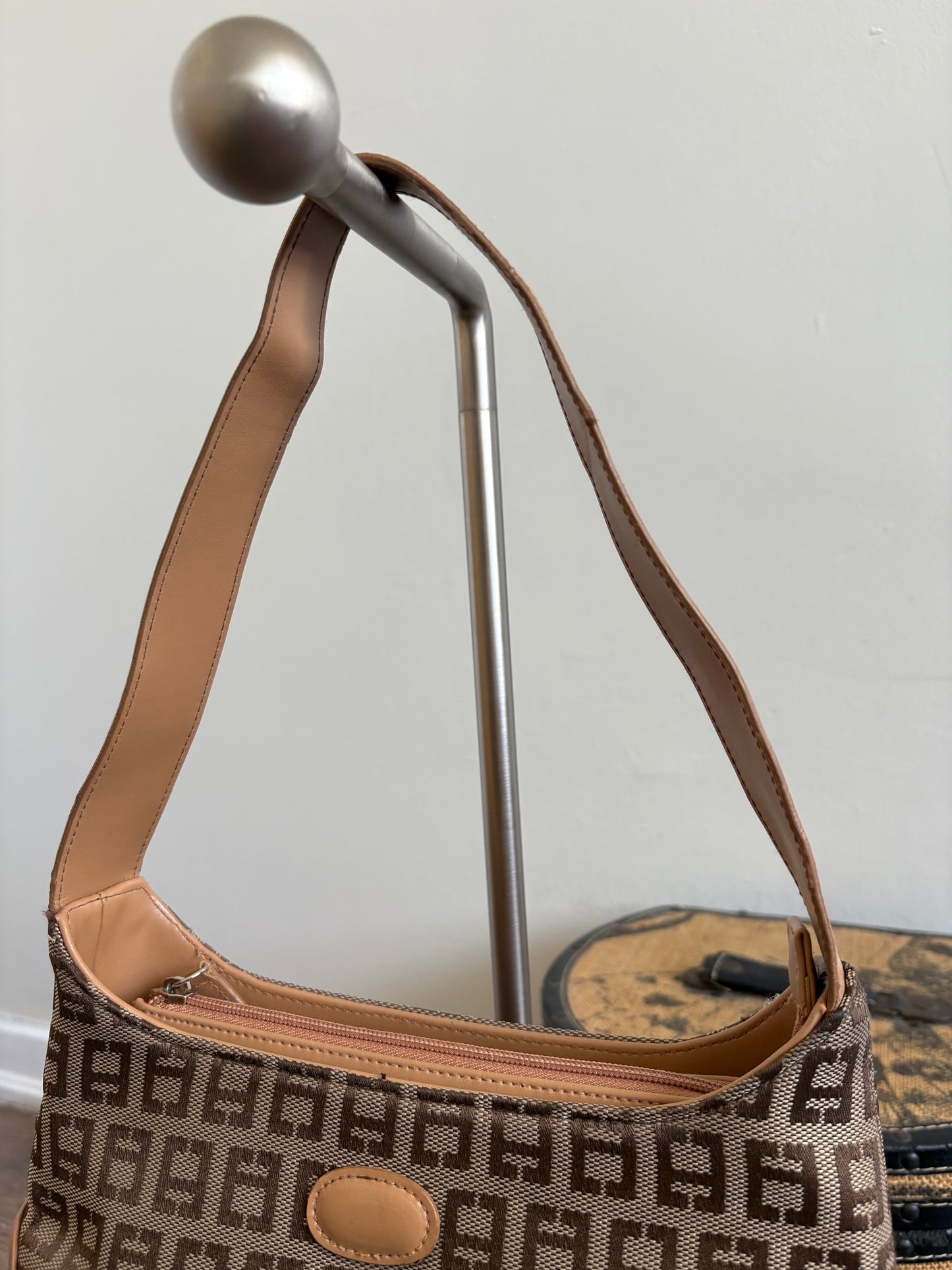 VINTAGE CHATEAU SHOULDER BAG
