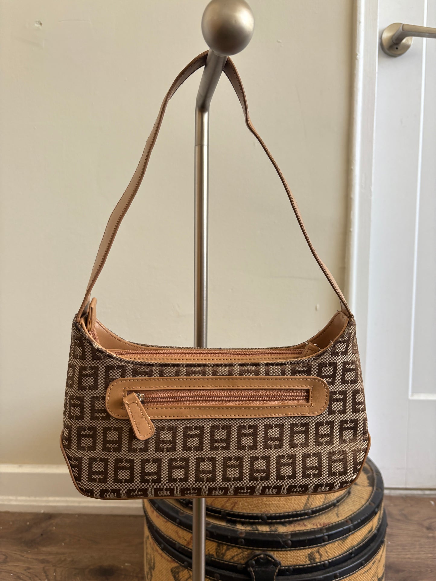 VINTAGE CHATEAU SHOULDER BAG