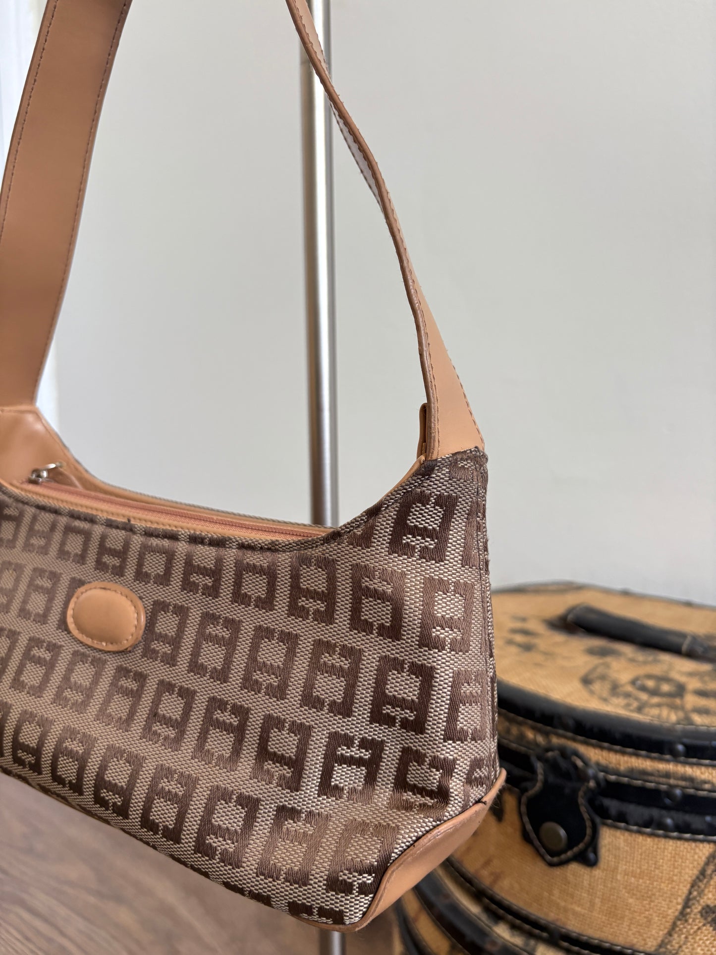 VINTAGE CHATEAU SHOULDER BAG