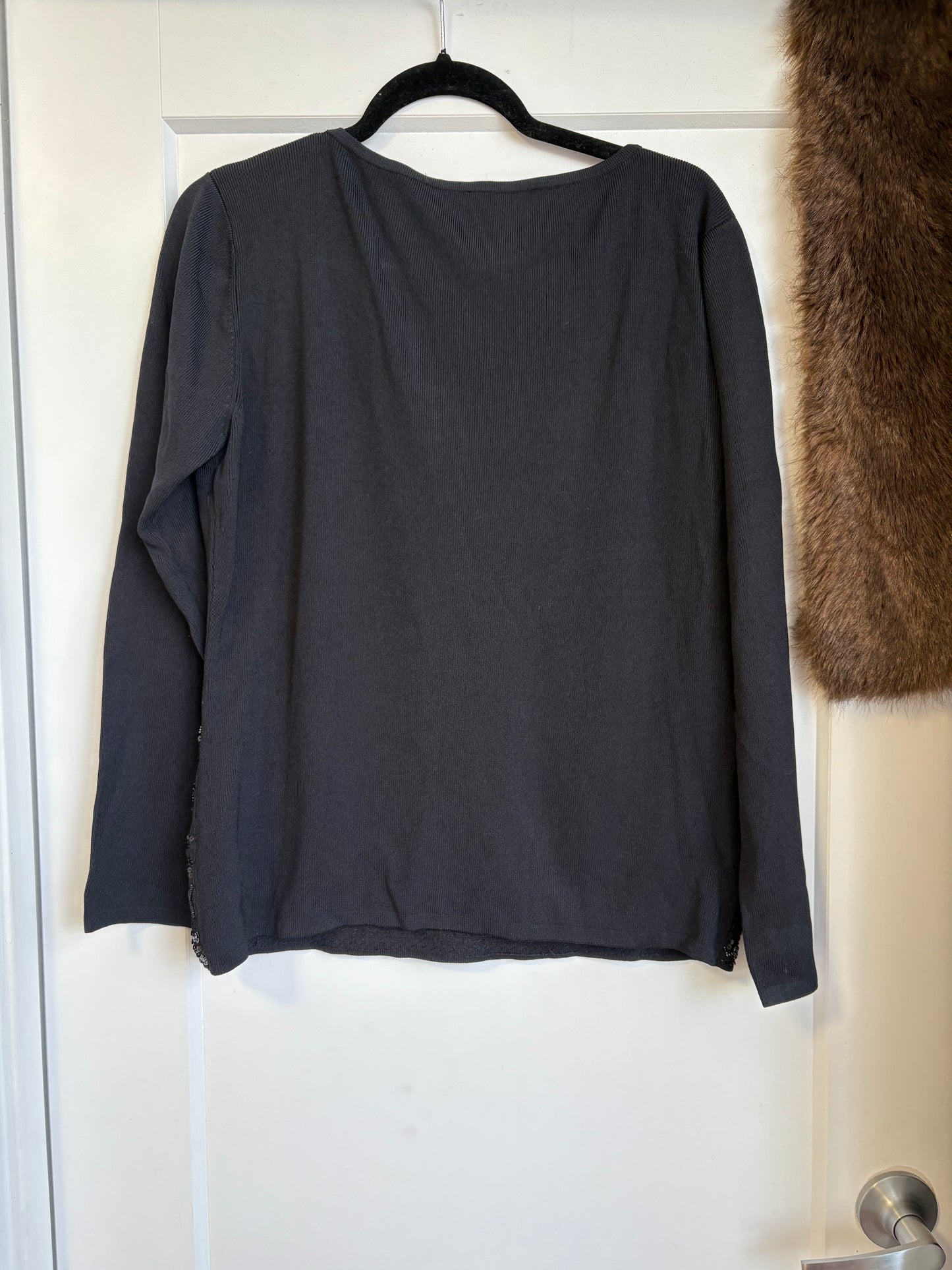 VINTAGE KNIT TOP WITH AN EMBELLISHED WAIST