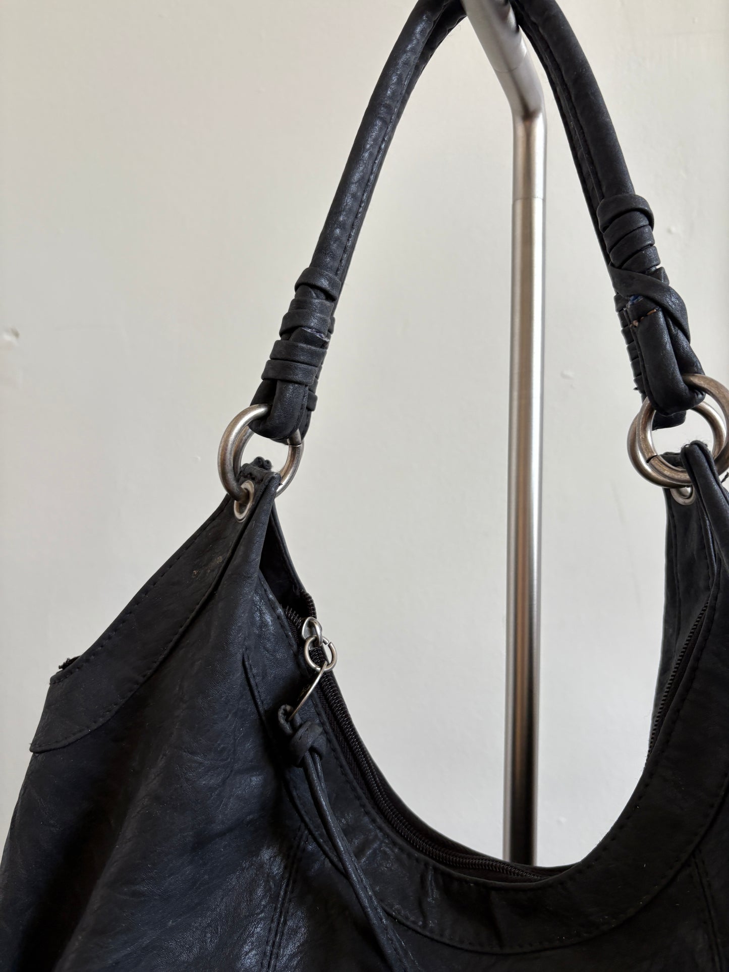VINTAGE LEATHER BOHO ROXY SHOULDER BAG