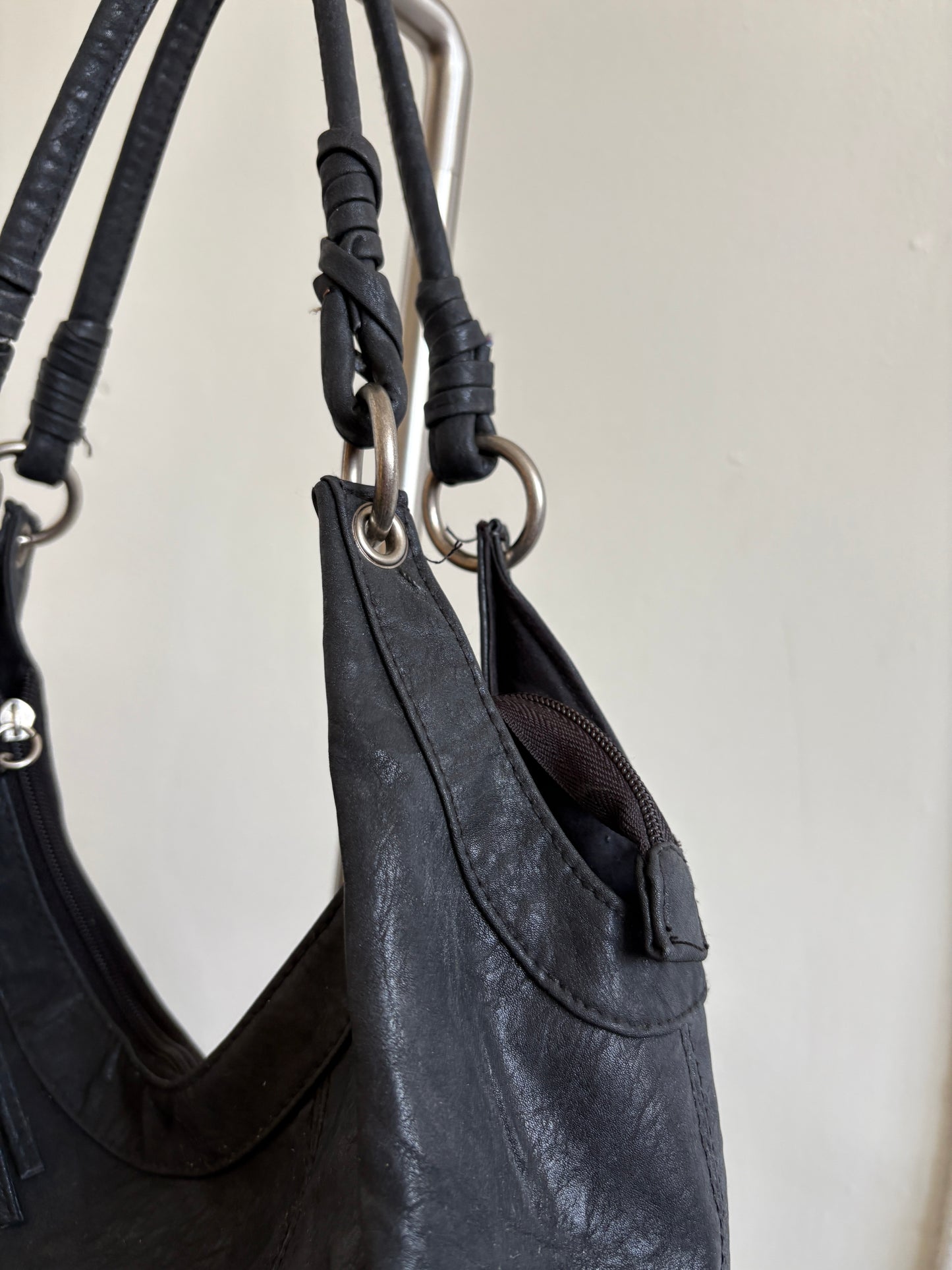 VINTAGE LEATHER BOHO ROXY SHOULDER BAG