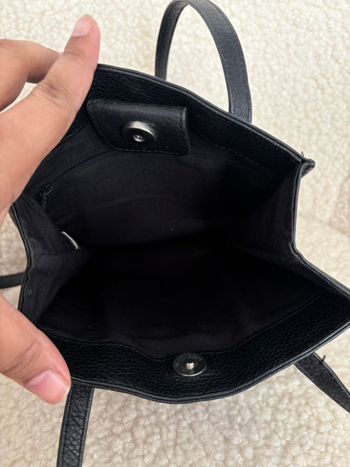 VINTAGE LEATHER GUESS PURSE