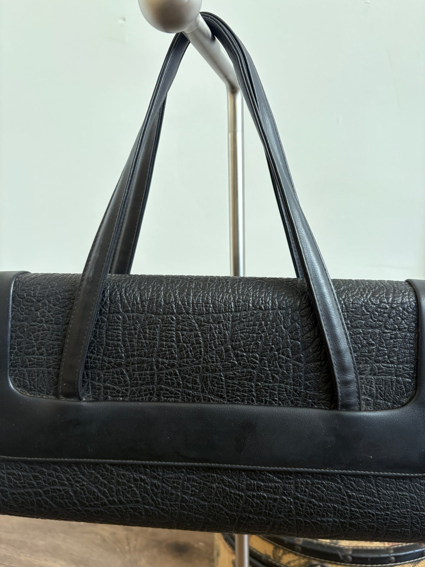 VINTAGE LEATHER SHOULDER BAG